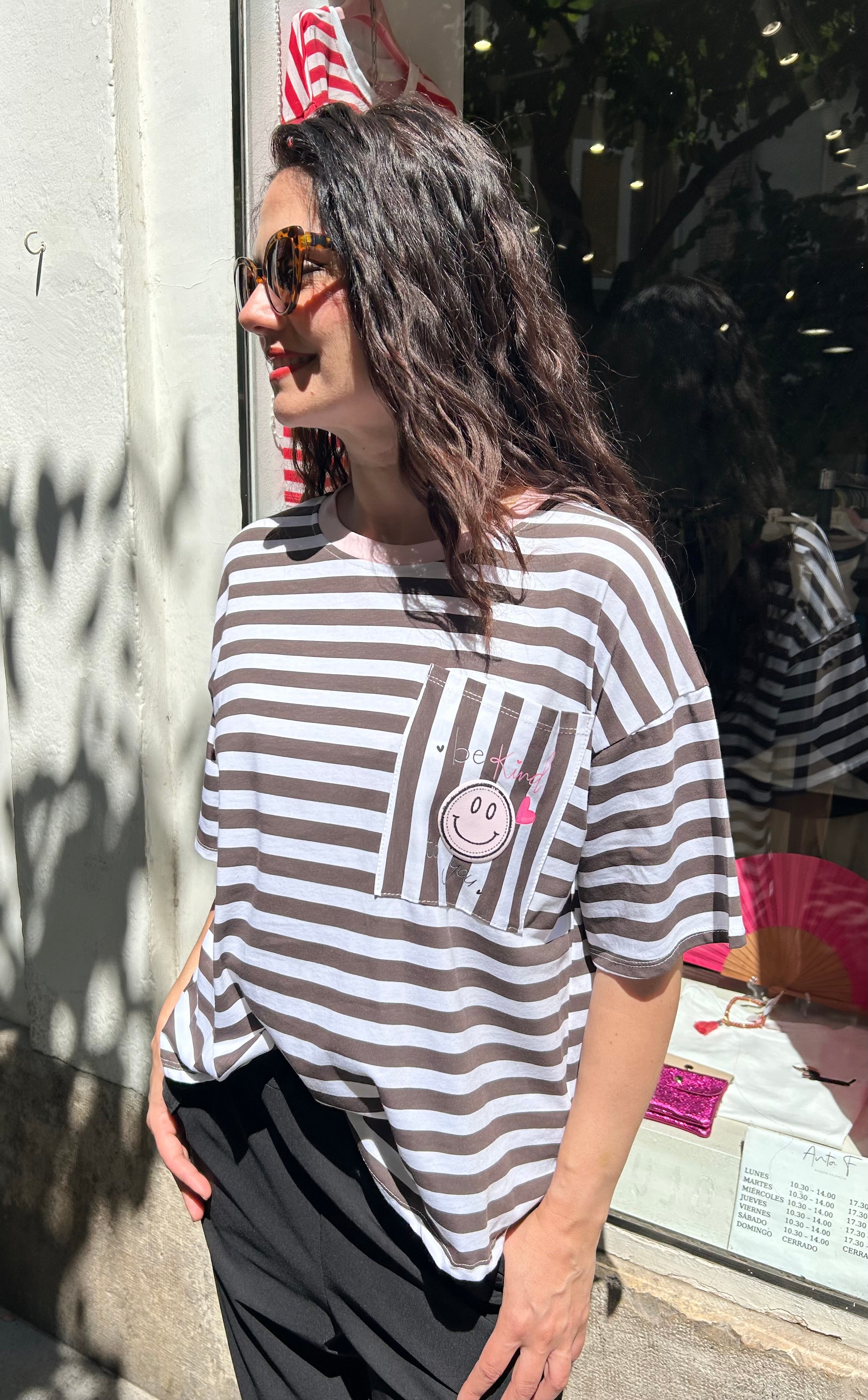Camiseta Smile Marrón