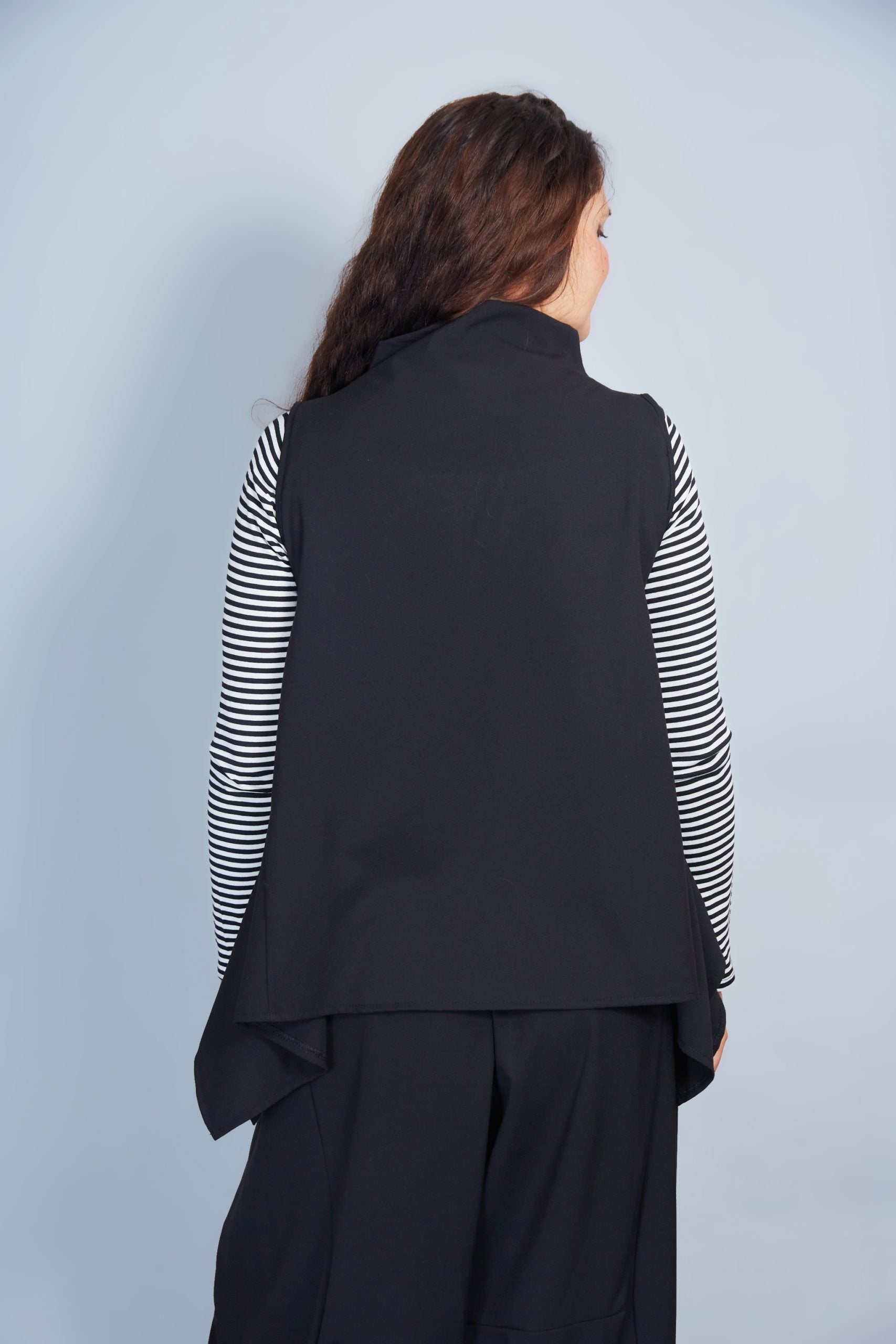 Chaleco Modelo Caren Color Negro