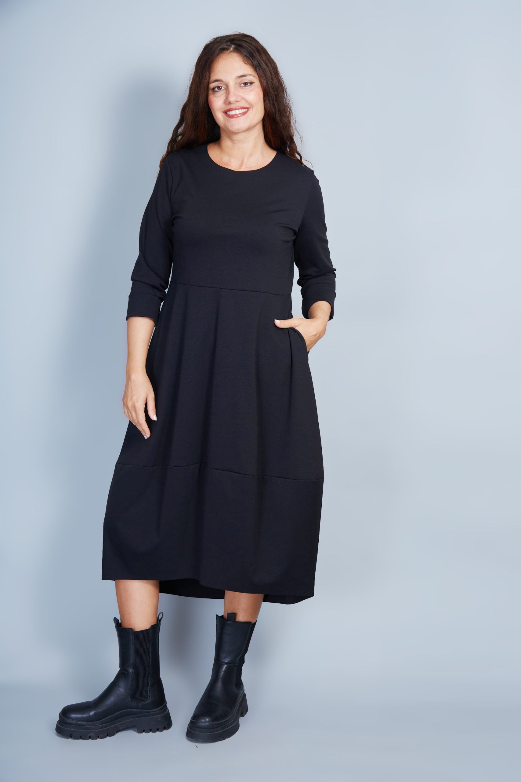 Vestido Modelo Nahir Color Negro