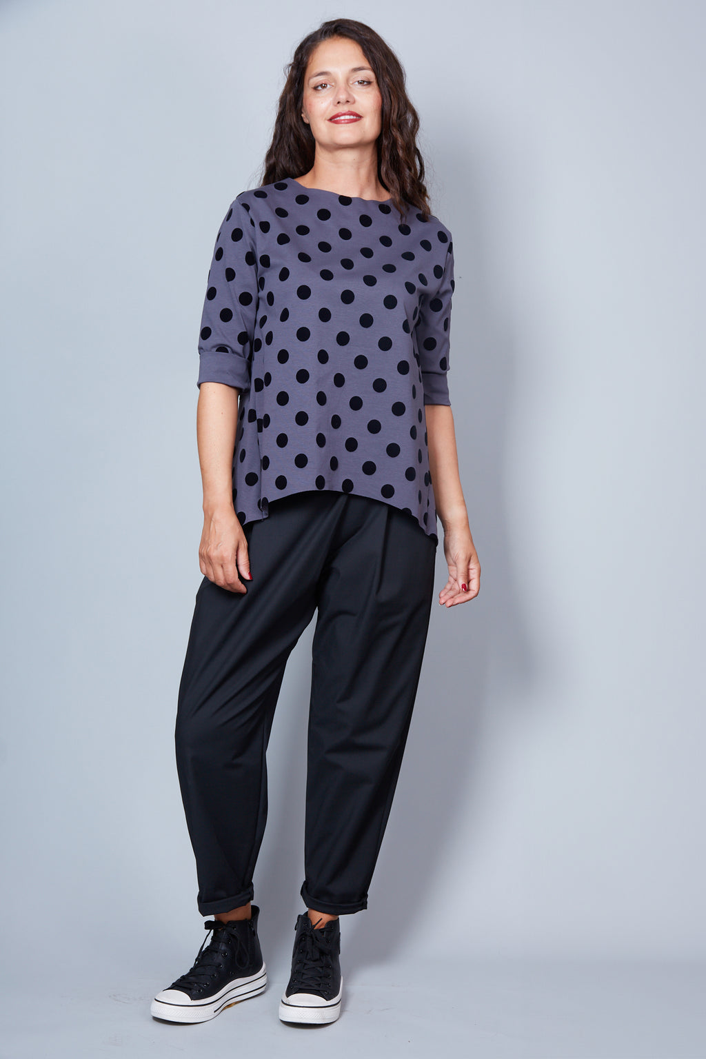 Blusa Modelo Bari Color Gris Oscuro/Negro