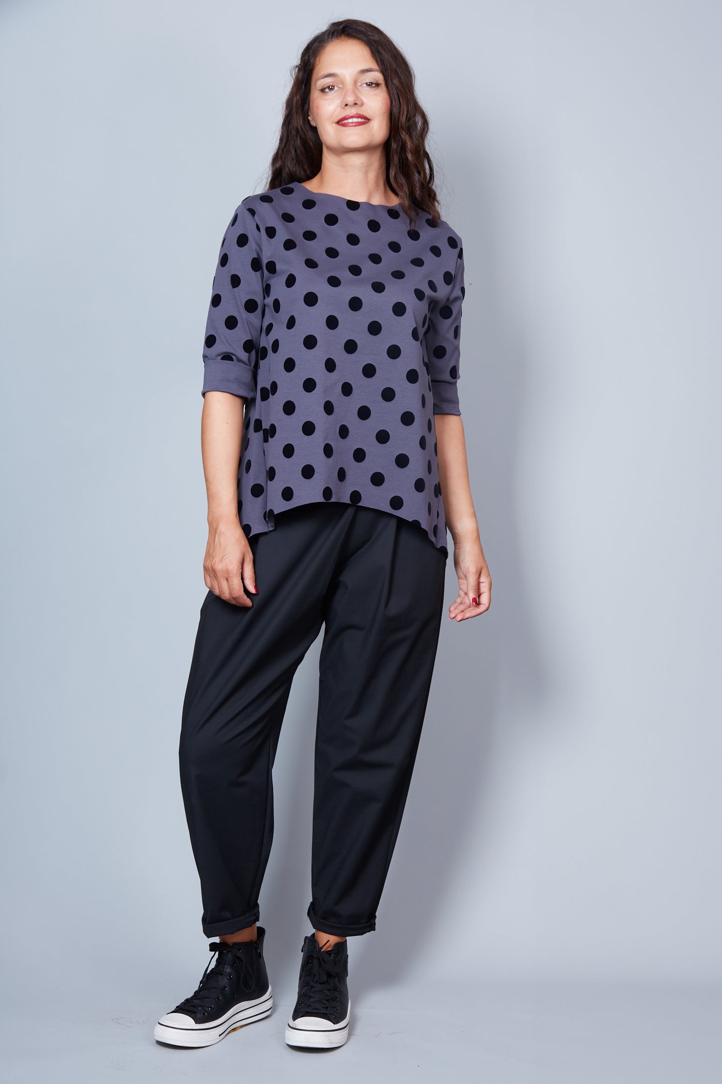 Blusa Modelo Bari Color Gris Oscuro/Negro