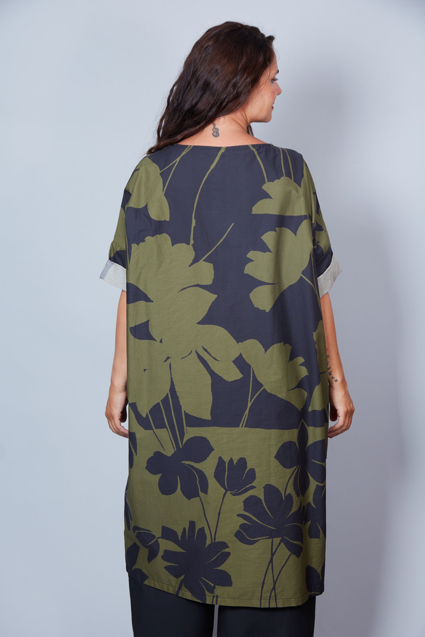 Vestido Modelo Bea Color Verde/Negro