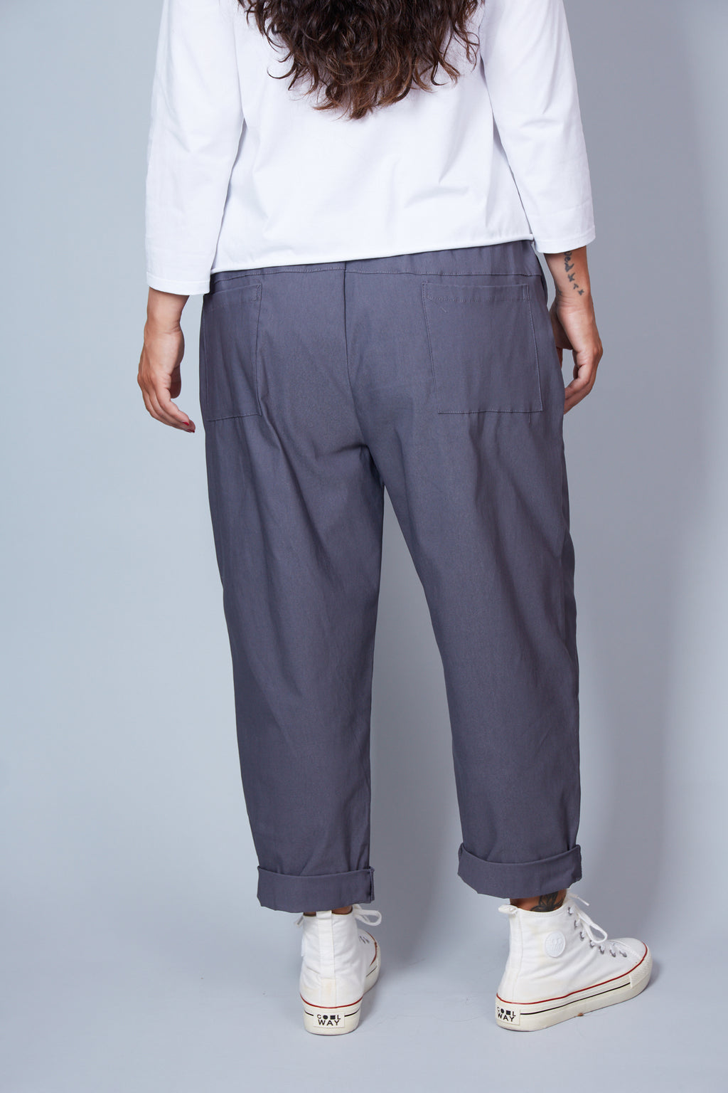 Pantalón Modelo Neiva Color Gris Oscuro