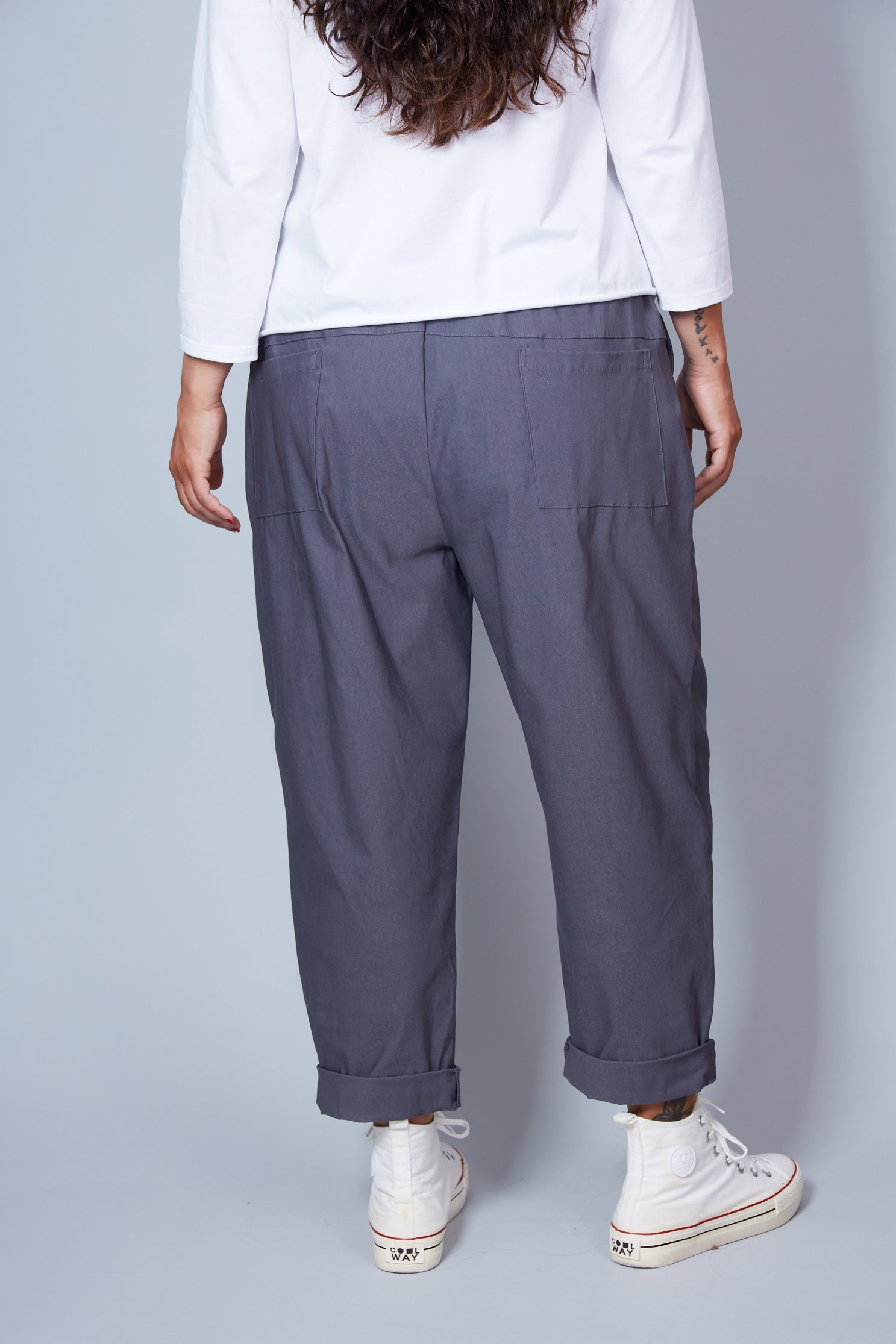 Pantalón Modelo Neiva Color Gris Oscuro