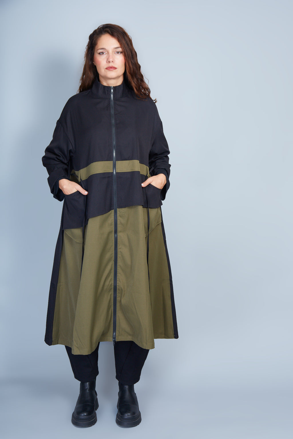 Chaqueta Modelo Gina Color Negro/Verde Militar