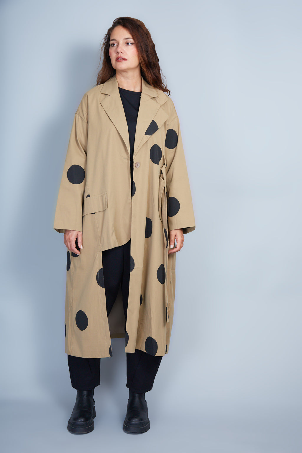 Gabardina Modelo Leonor Color Camel/Negro