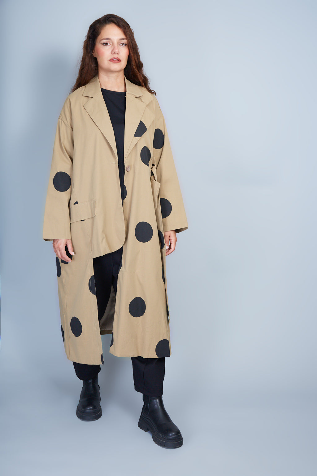 Gabardina Modelo Leonor Color Camel/Negro