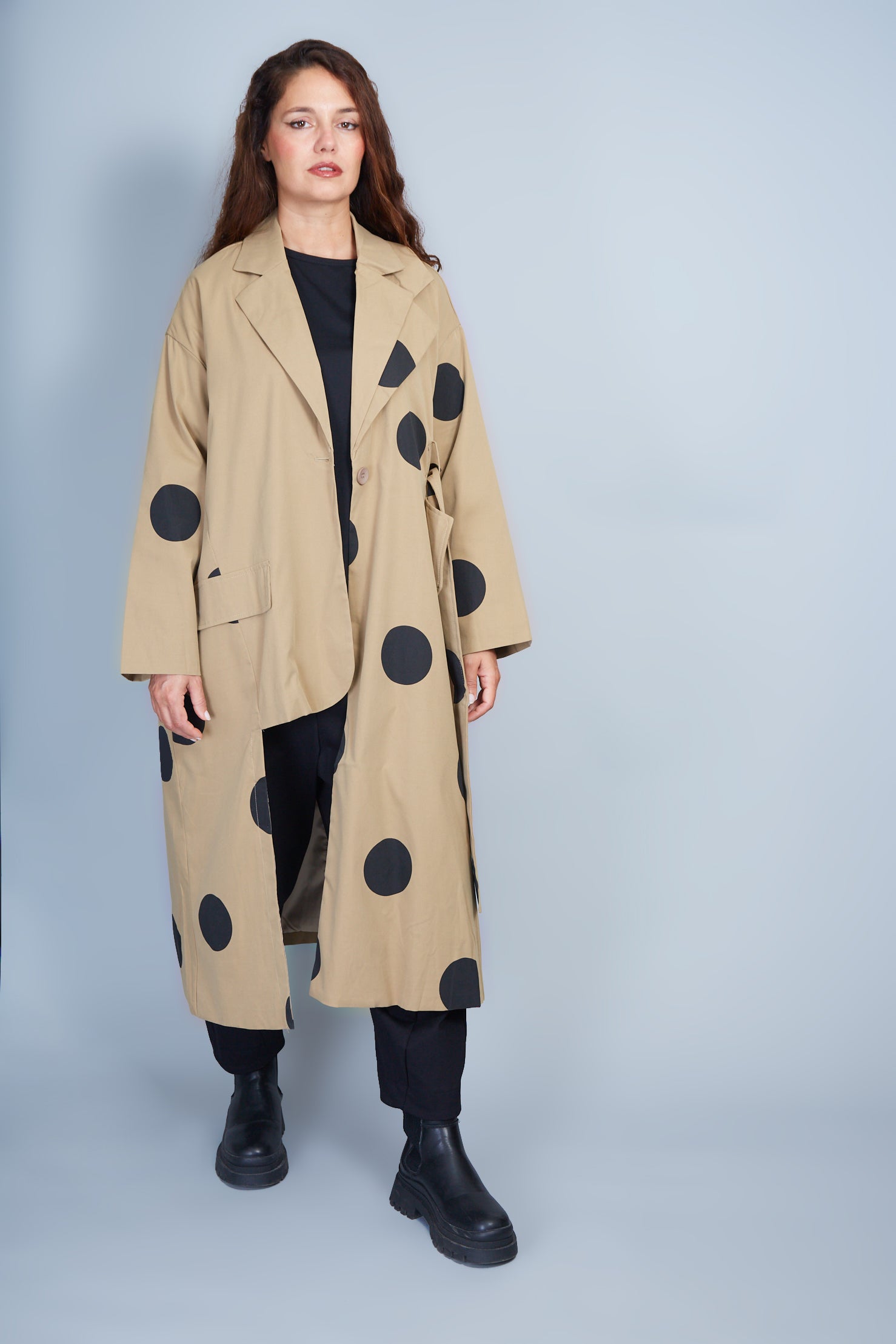 Gabardina Modelo Leonor Color Camel/Negro