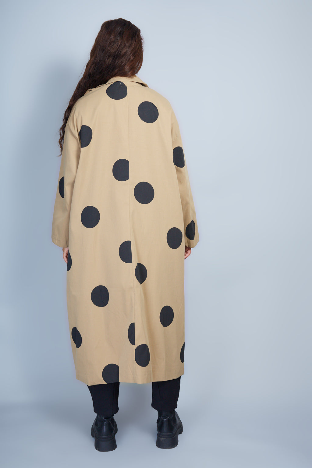 Gabardina Modelo Leonor Color Camel/Negro