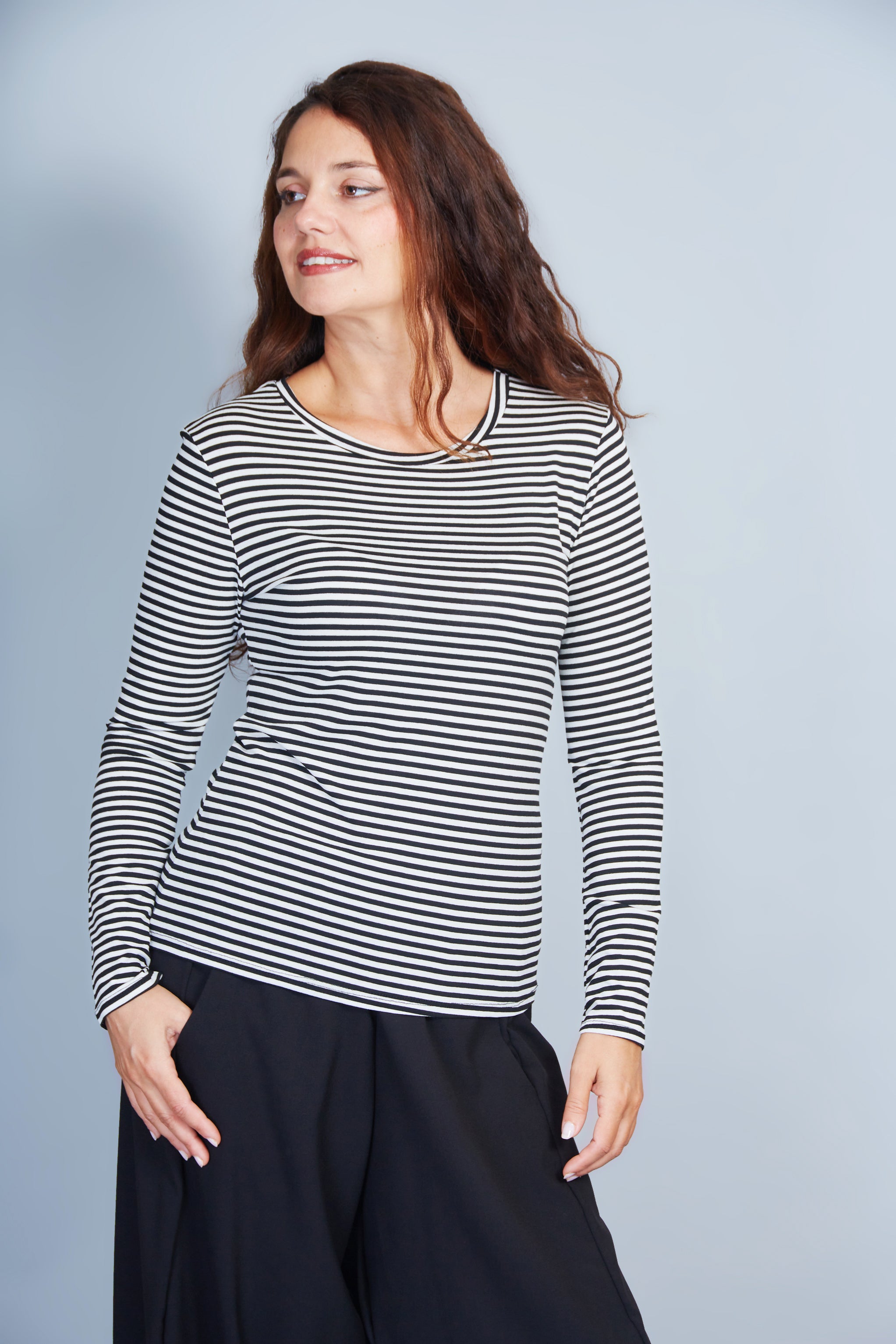 Camiseta Modelo Mari Color Blanco/Negro