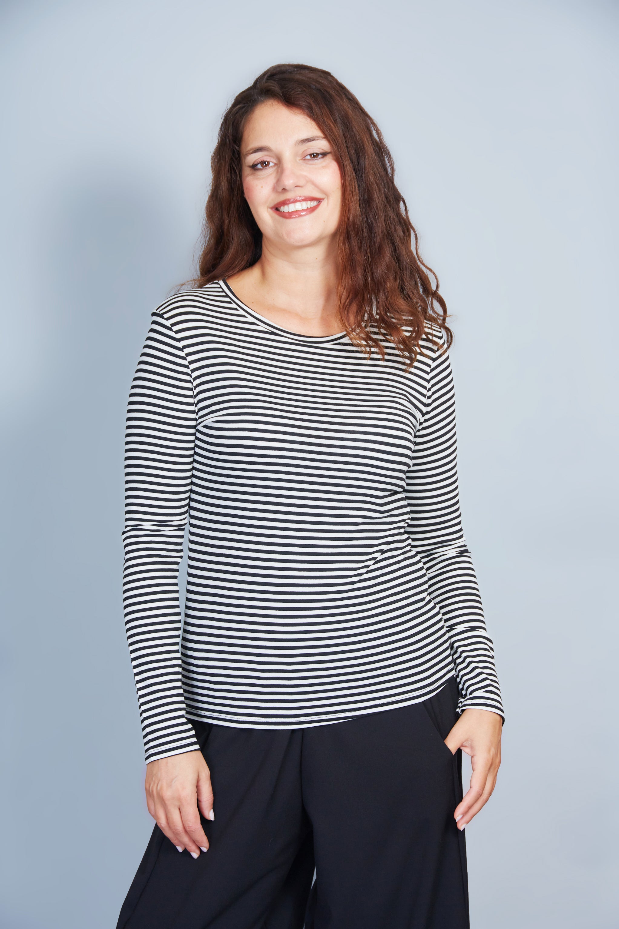 Camiseta Modelo Mari Color Blanco/Negro