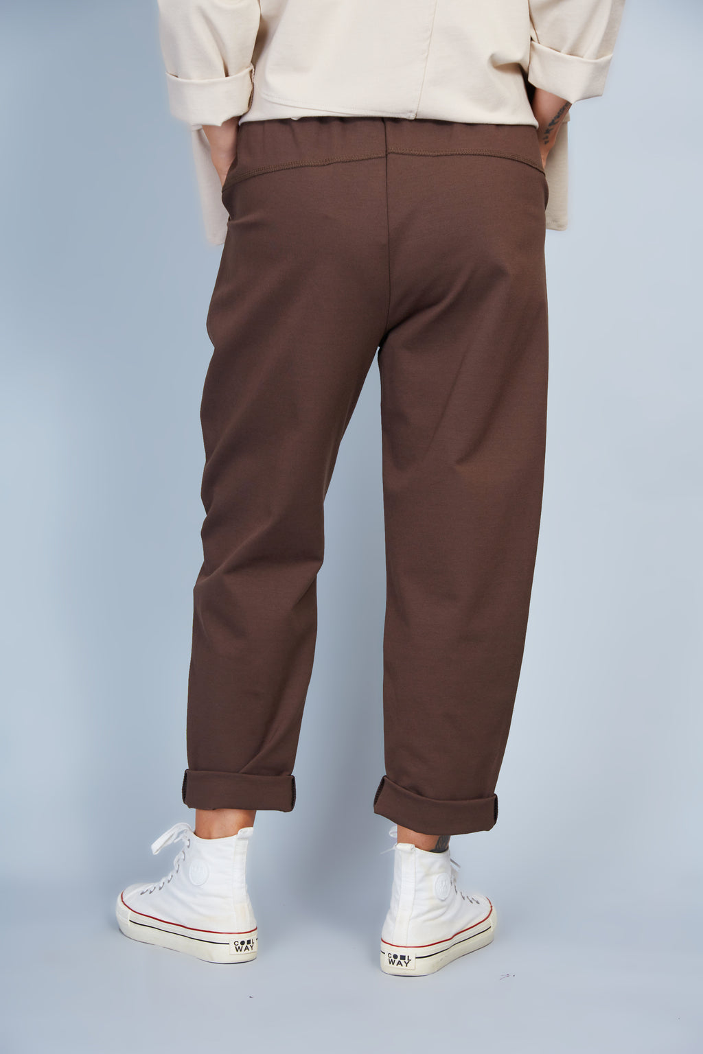 Pantalón Modelo Ancilla Color Marrón