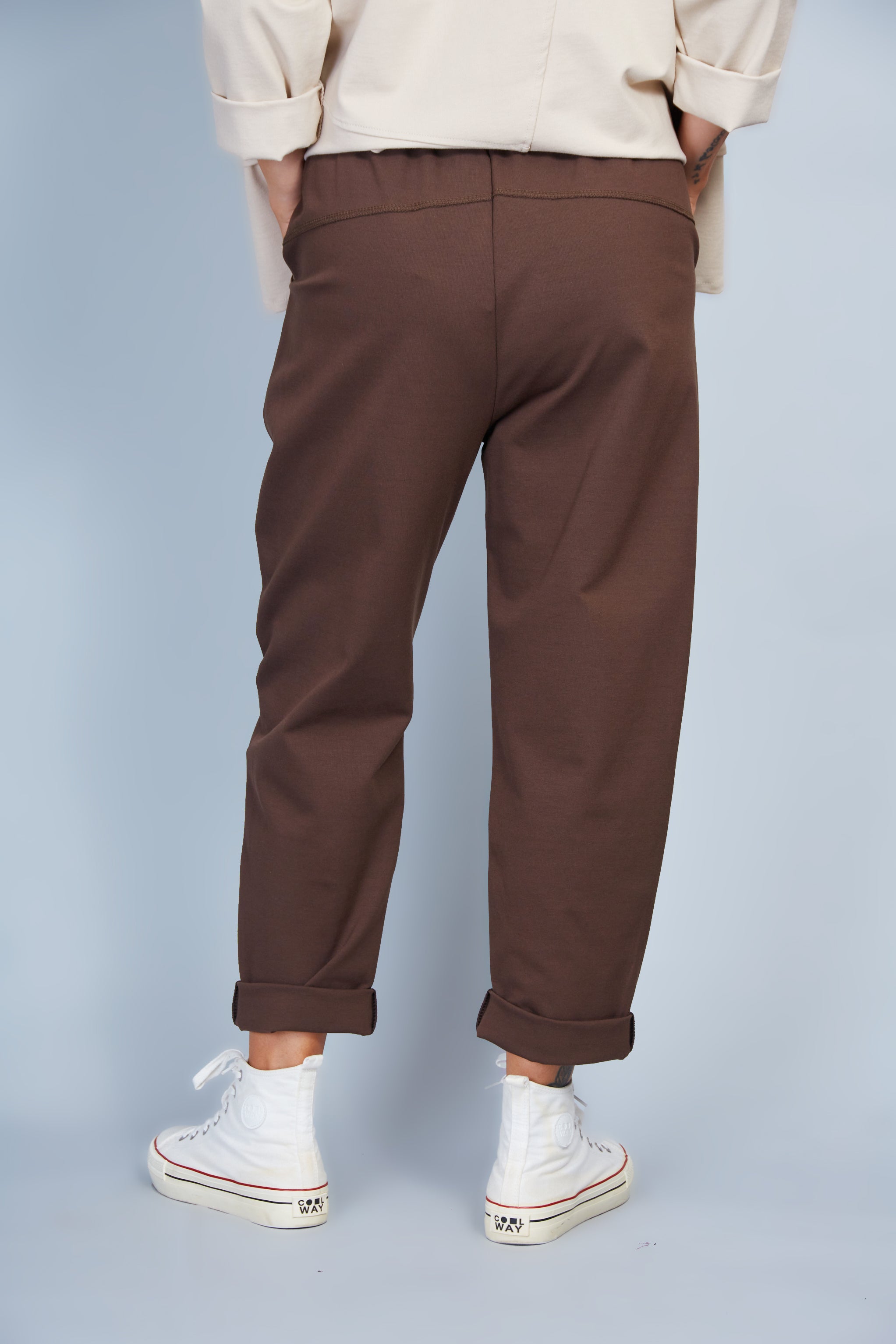 Pantalón Modelo Ancilla Color Marrón
