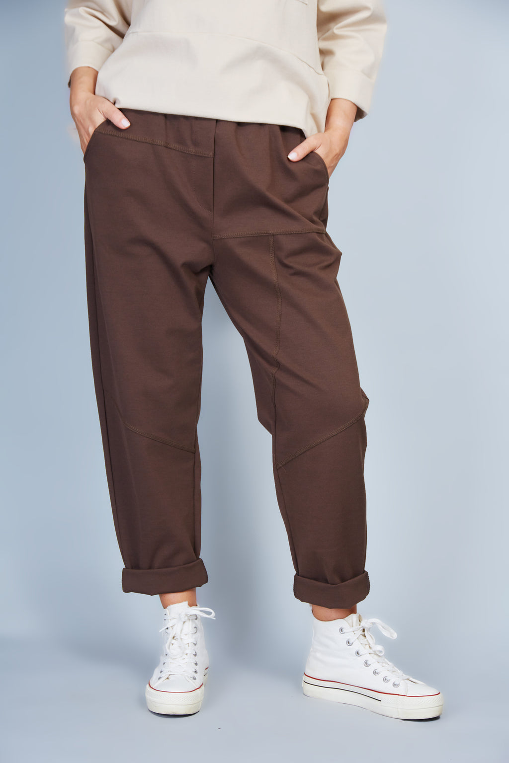Pantalón Modelo Ancilla Color Marrón