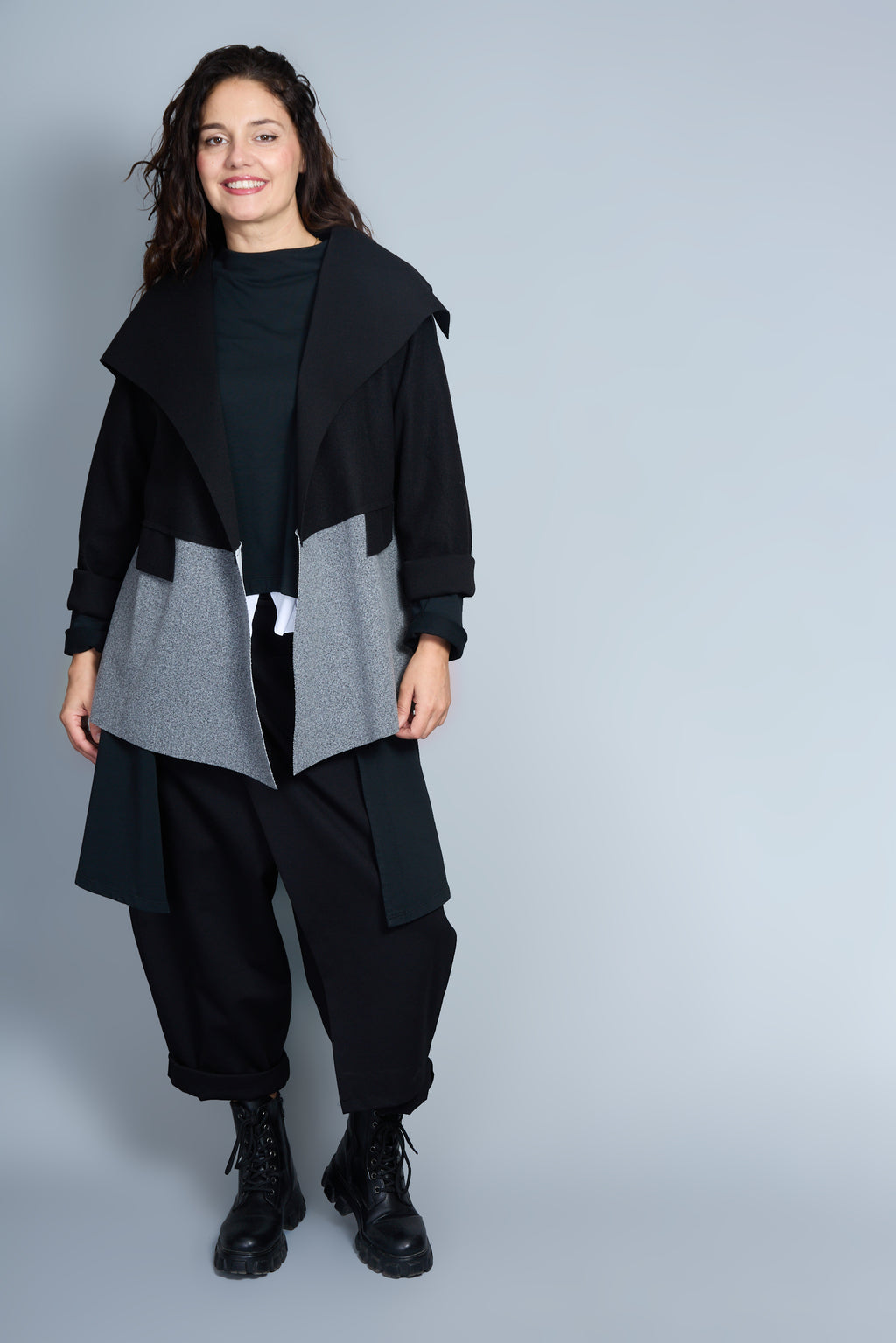 Abrigo Modelo Maty Color Negro/Gris