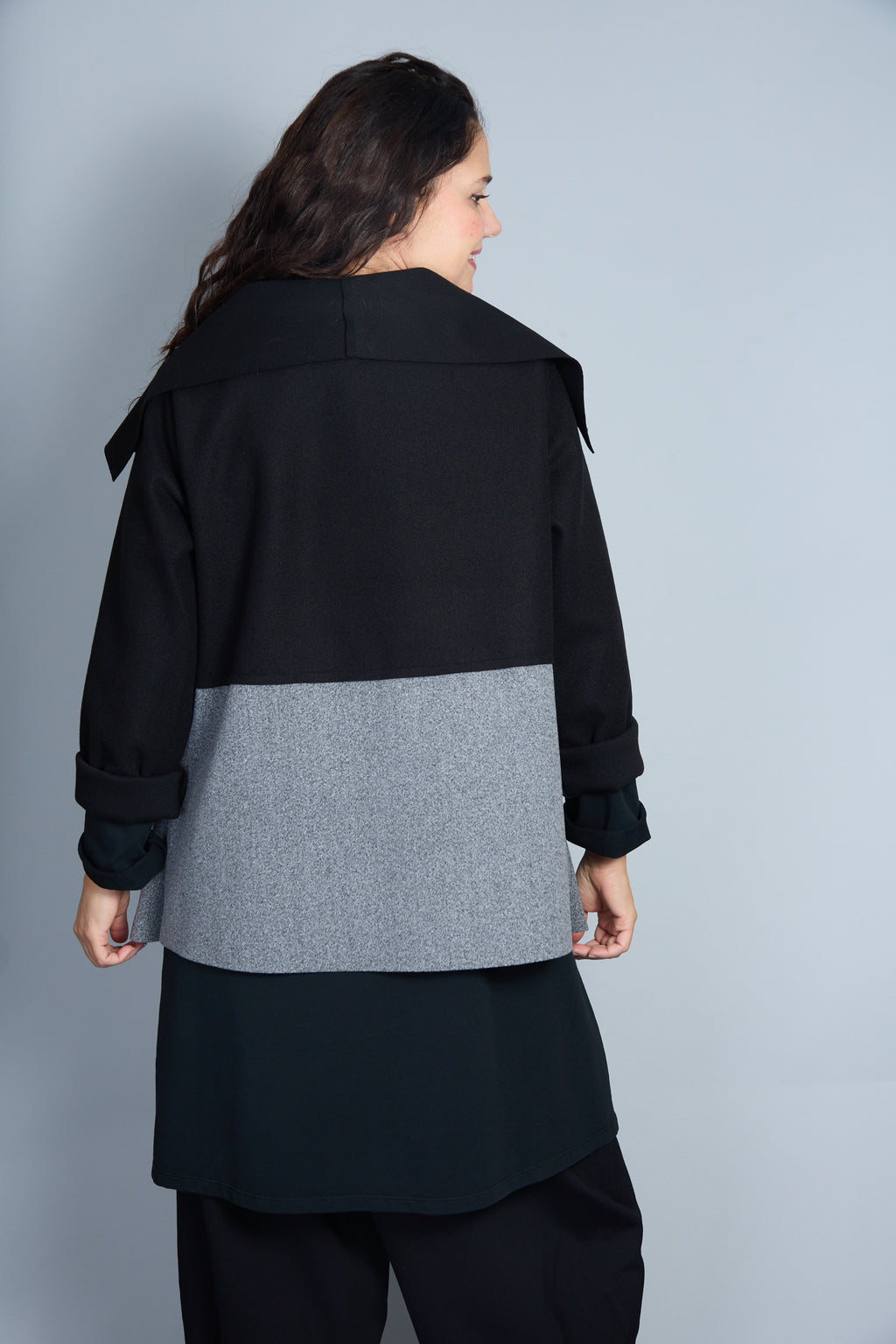 Abrigo Modelo Maty Color Negro/Gris