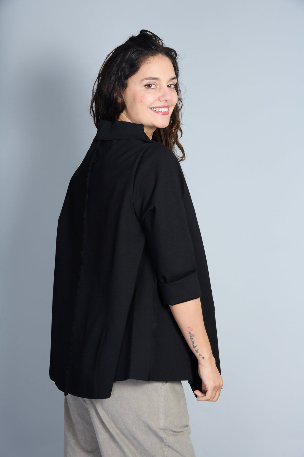 Blusa Modelo Ornella Color Negro