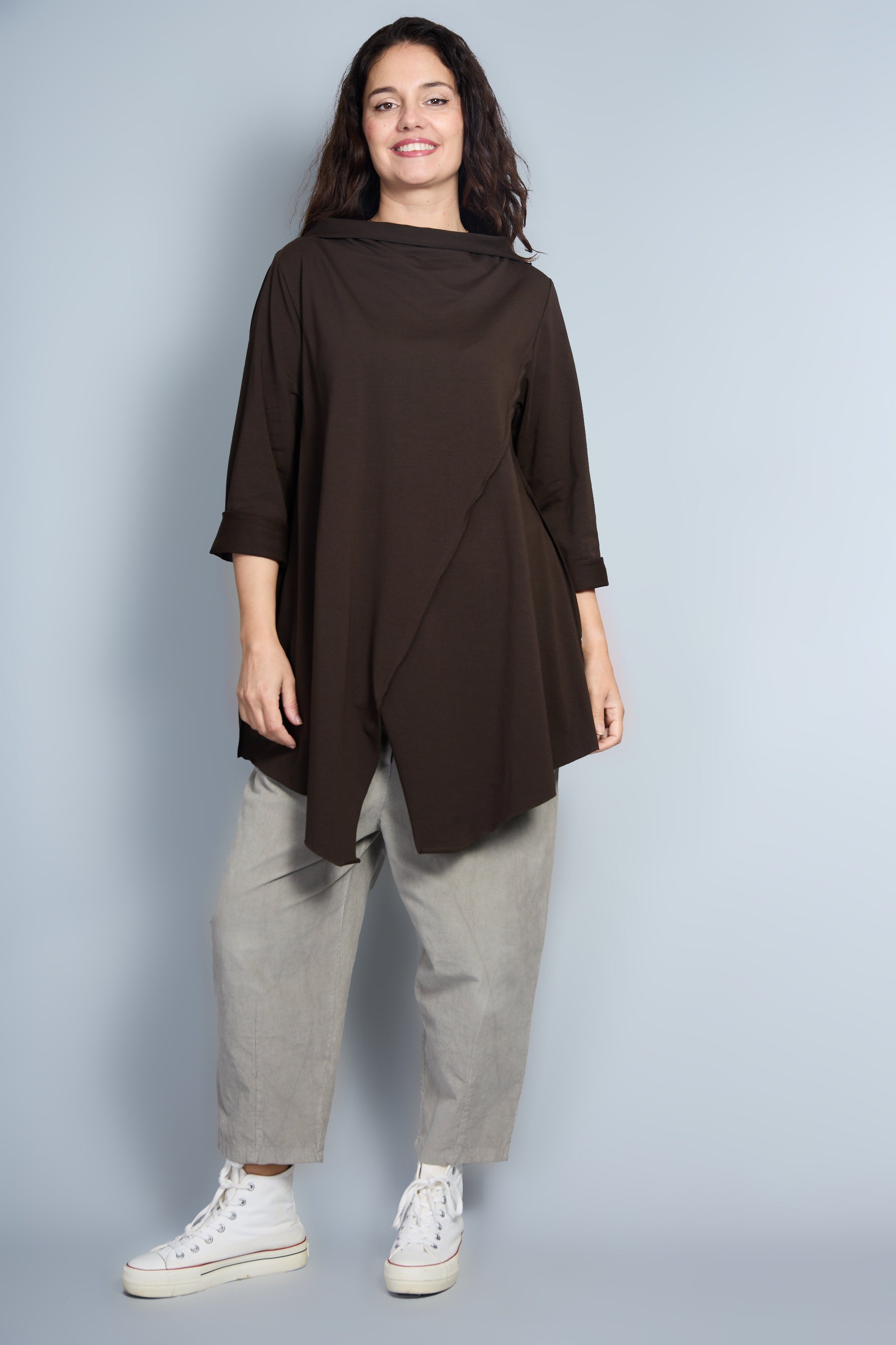 Camiseta Modelo Luda Color Marrón