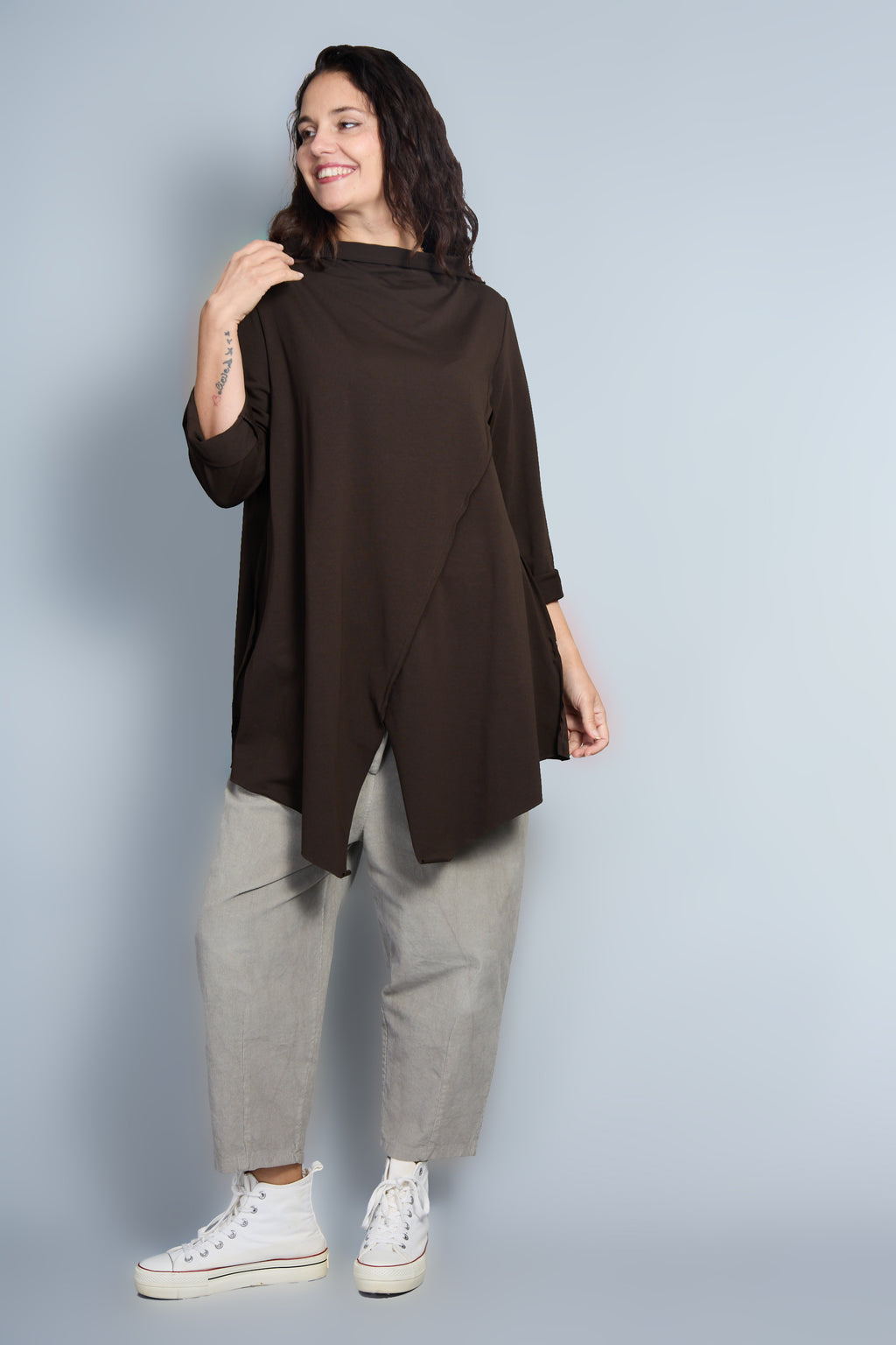 Camiseta Modelo Luda Color Marrón