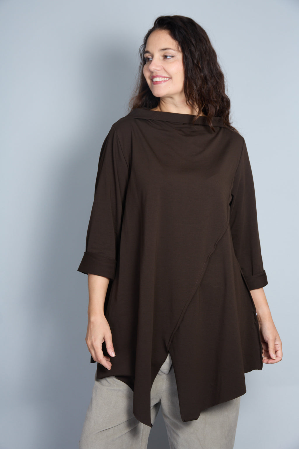 Camiseta Modelo Luda Color Marrón