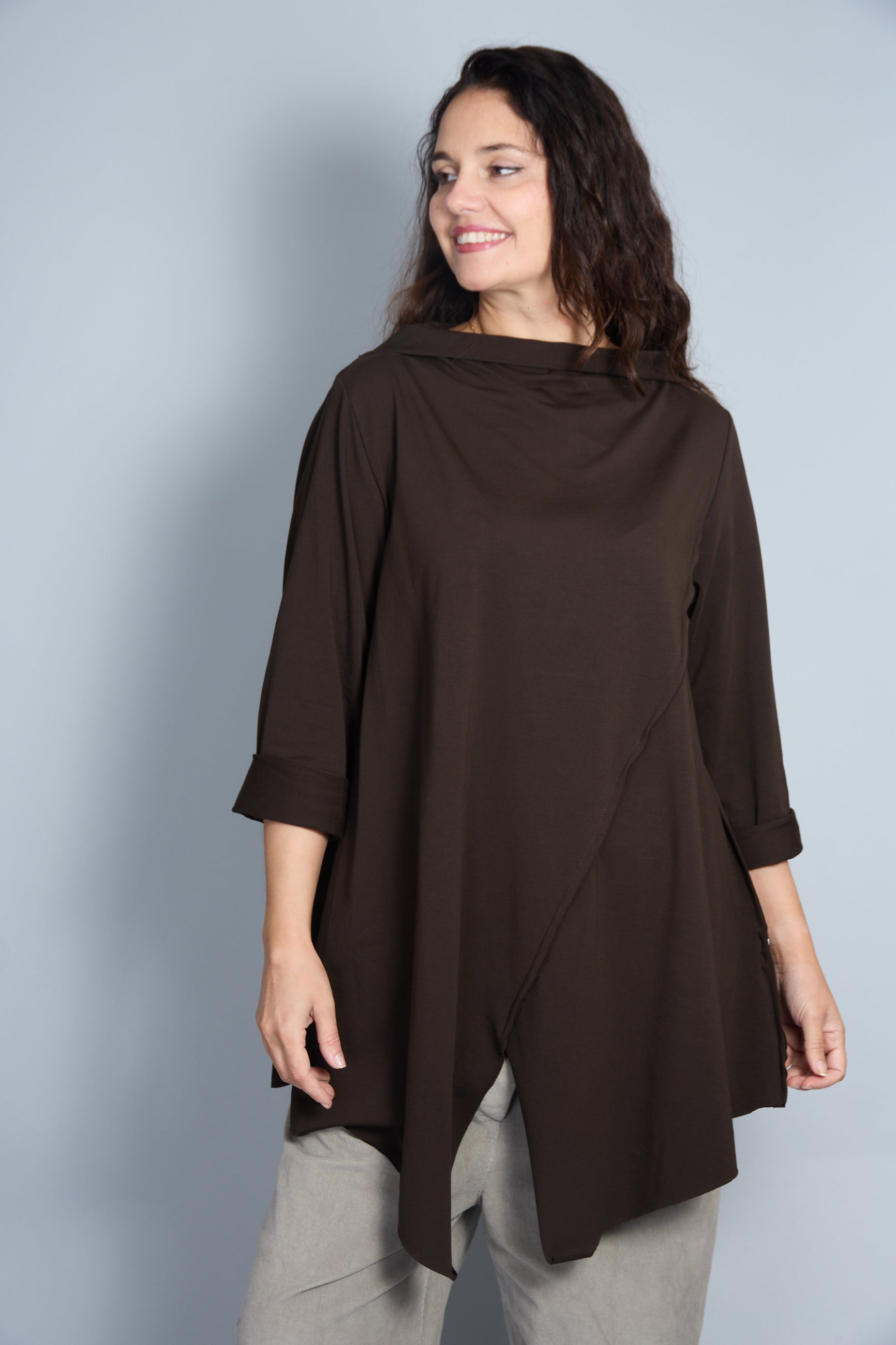 Camiseta Modelo Luda Color Marrón