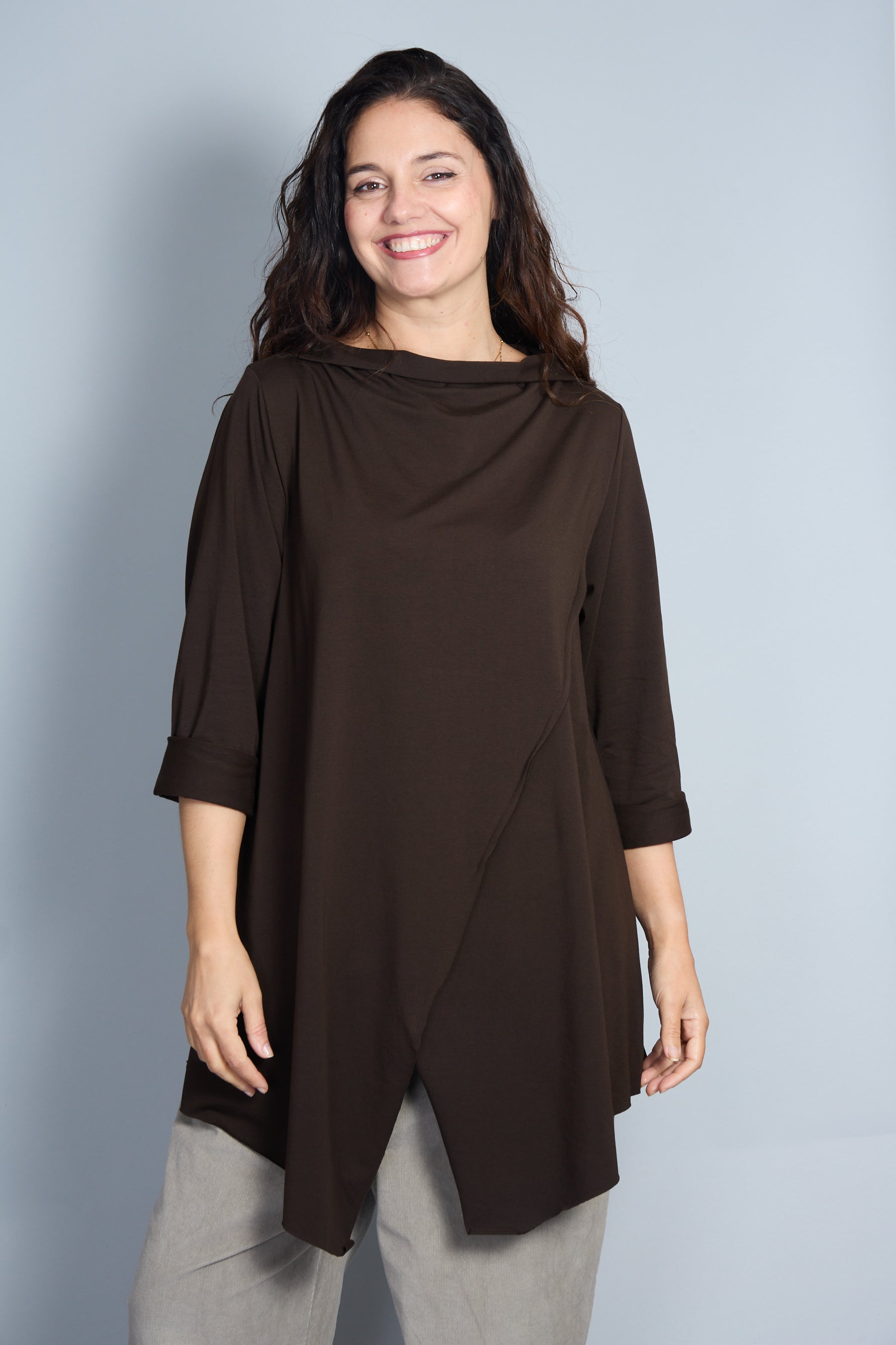 Camiseta Modelo Luda Color Marrón