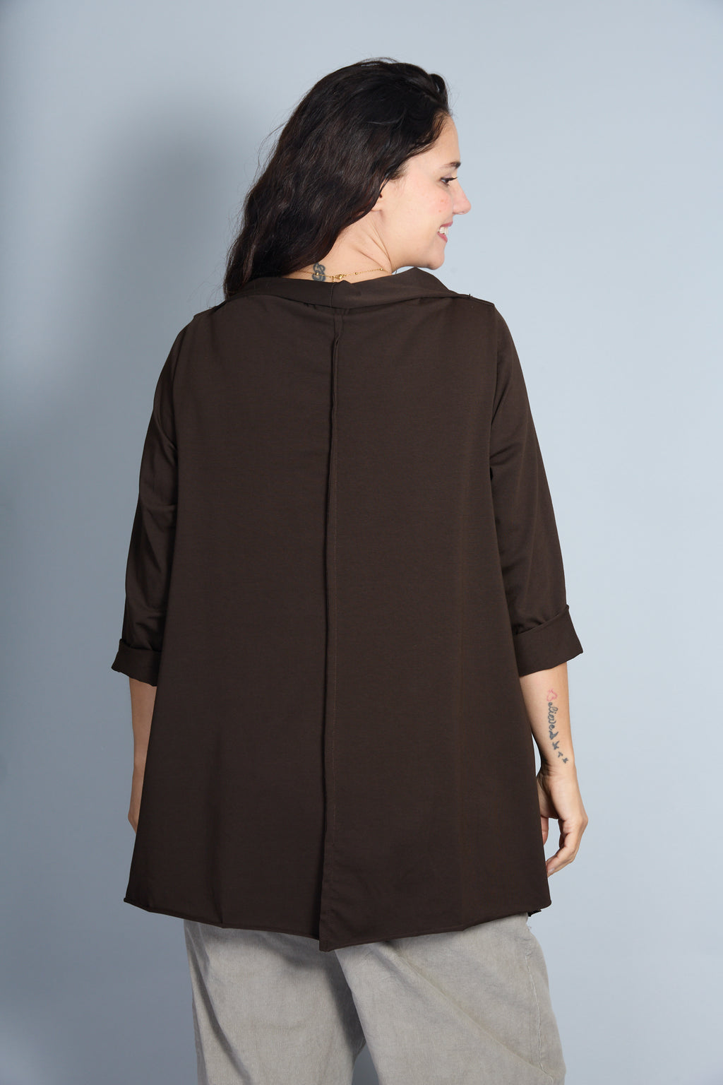 Camiseta Modelo Luda Color Marrón