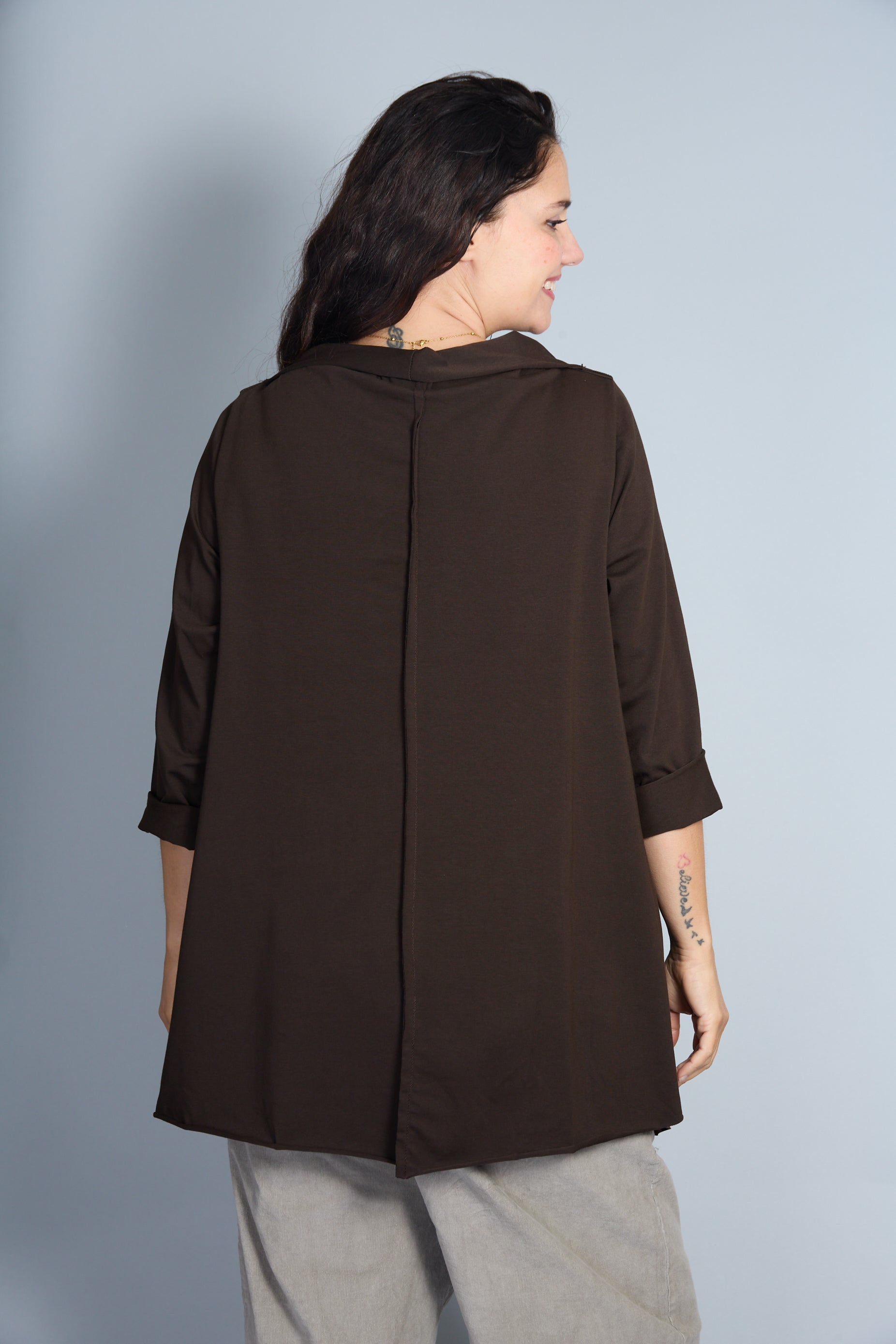 Camiseta Modelo Luda Color Marrón