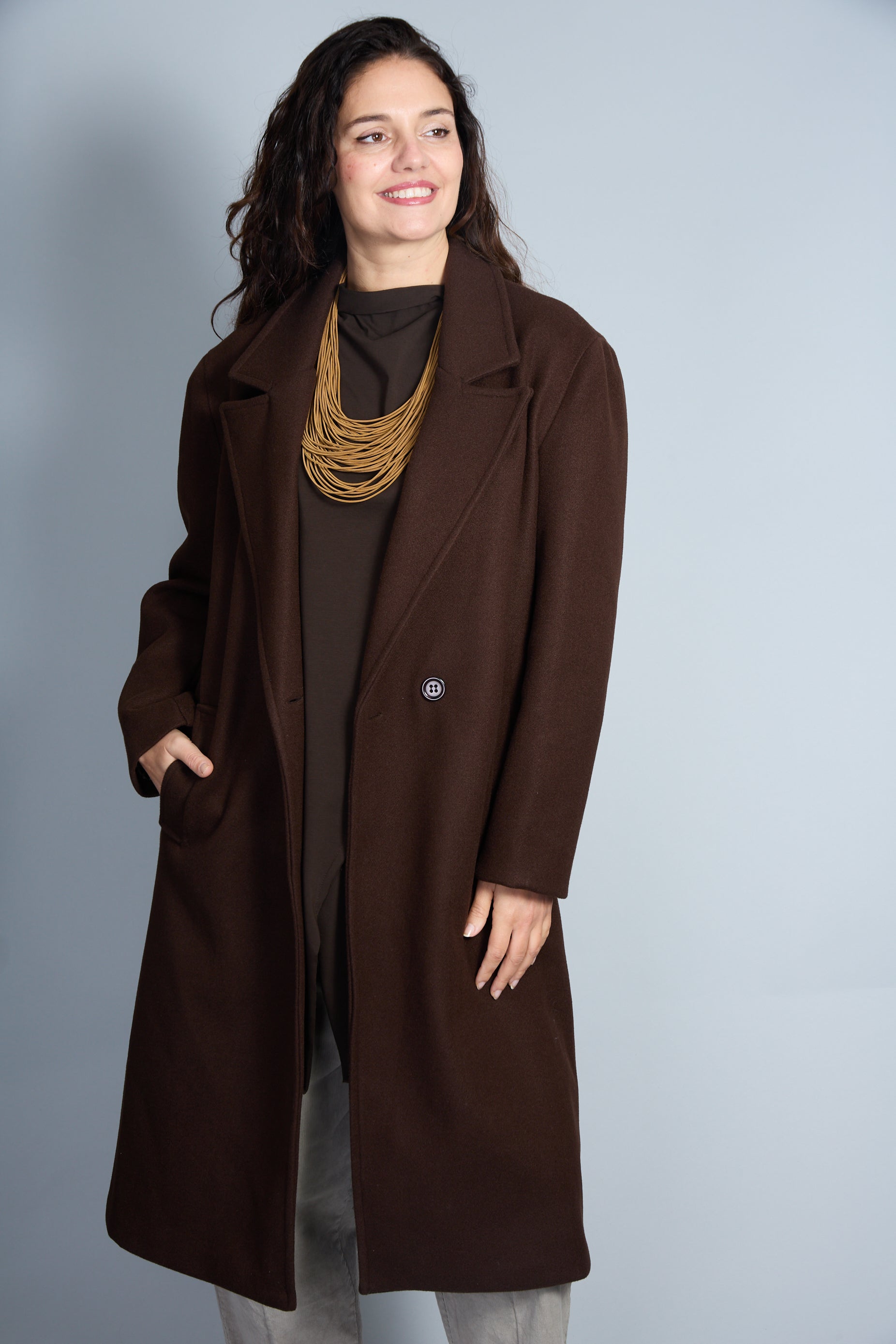 Abrigo Modelo Samuela Color Marrón