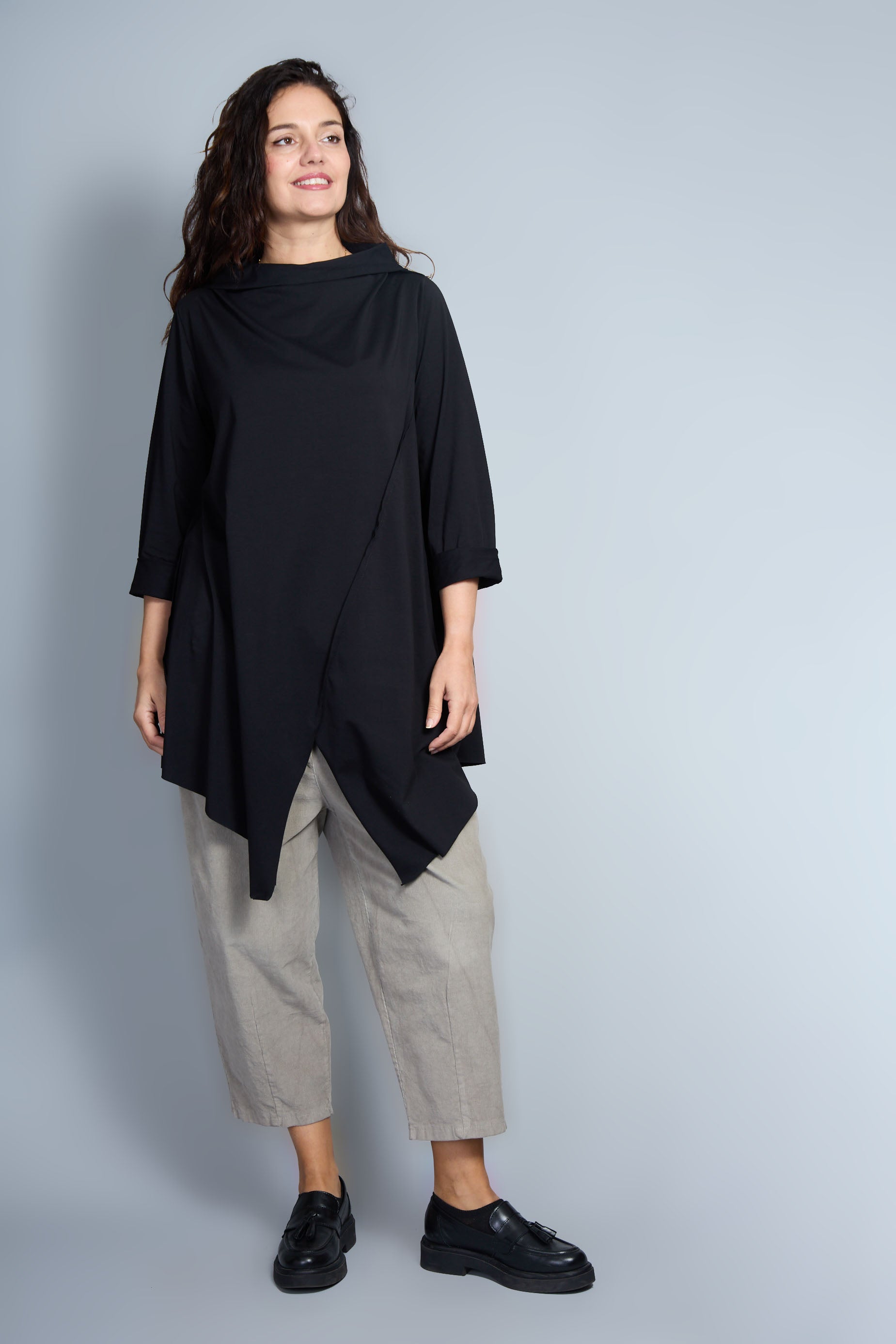 Camiseta Modelo Luda Color Negro