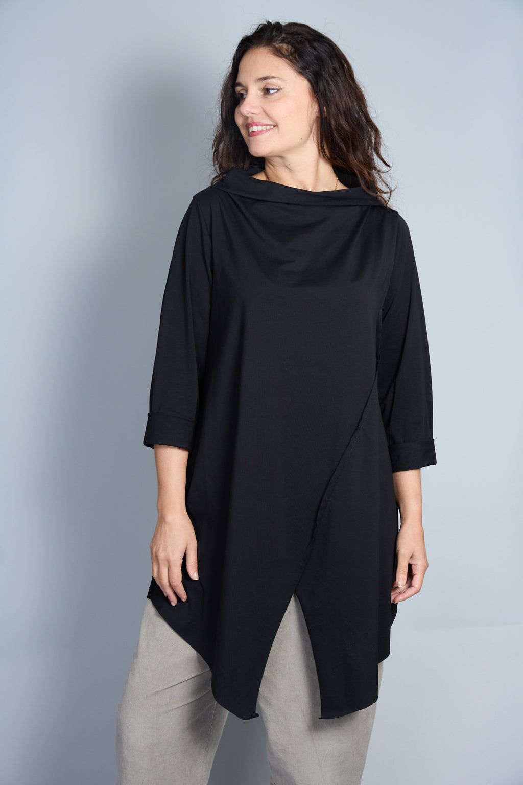 Camiseta Modelo Luda Color Negro