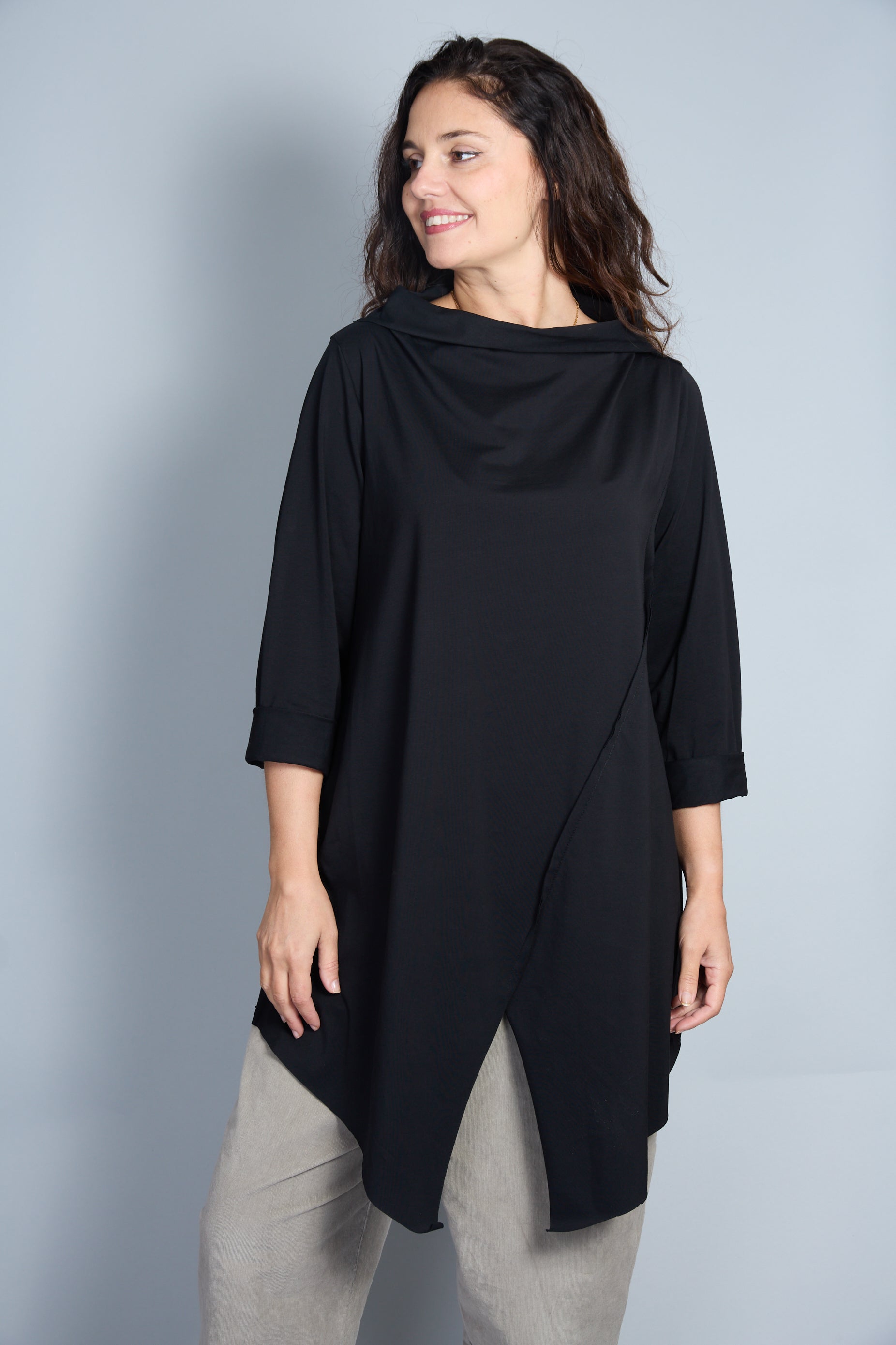 Camiseta Modelo Luda Color Negro