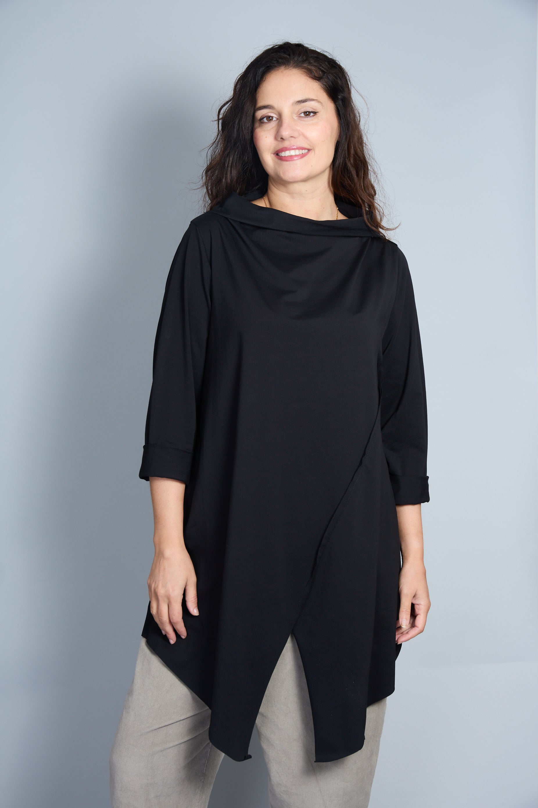 Camiseta Modelo Luda Color Negro