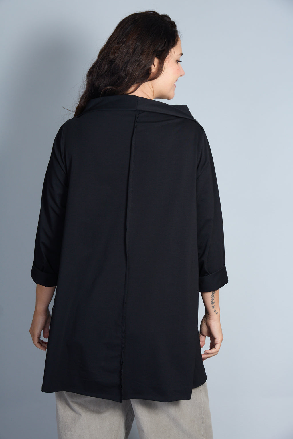 Camiseta Modelo Luda Color Negro