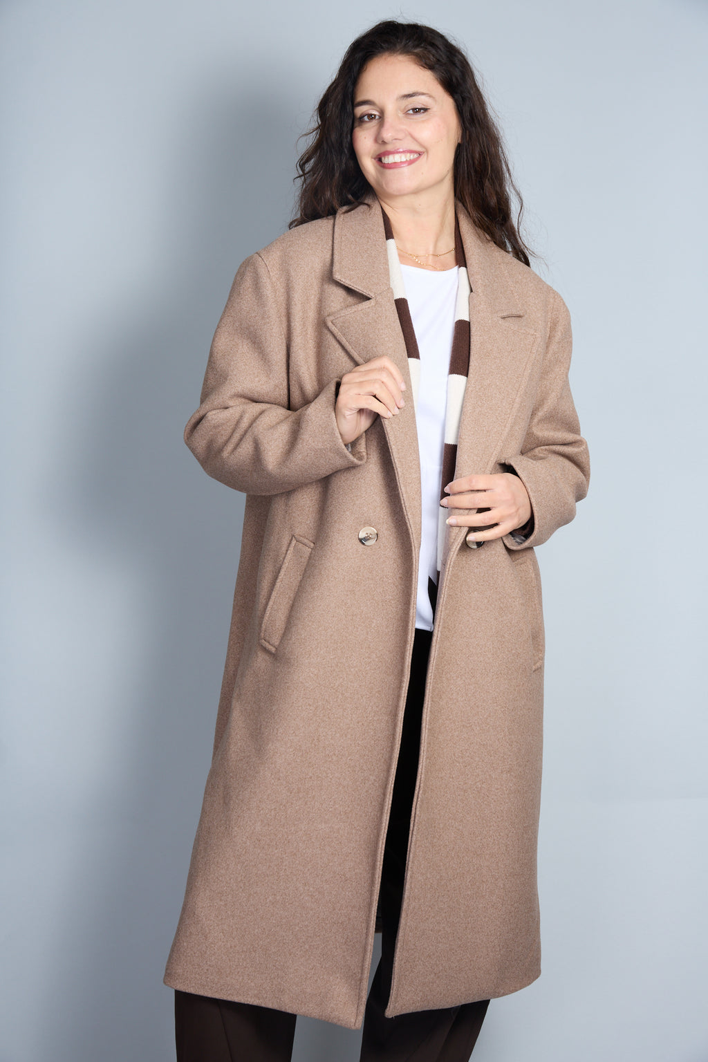 Abrigo Modelo Samuela Color Beige