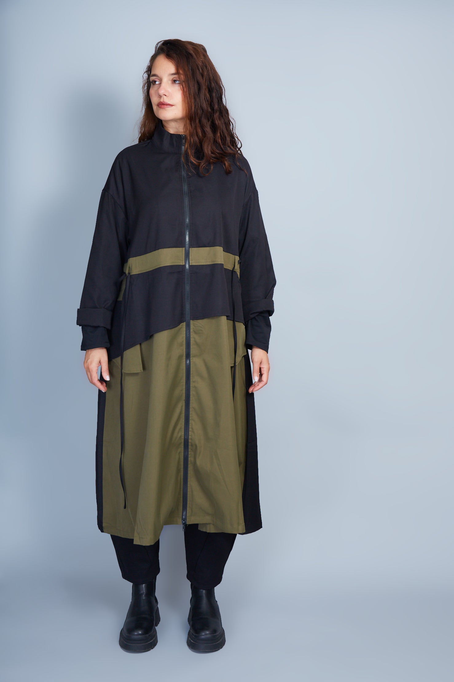 Chaqueta Modelo Gina Color Negro/Verde Militar