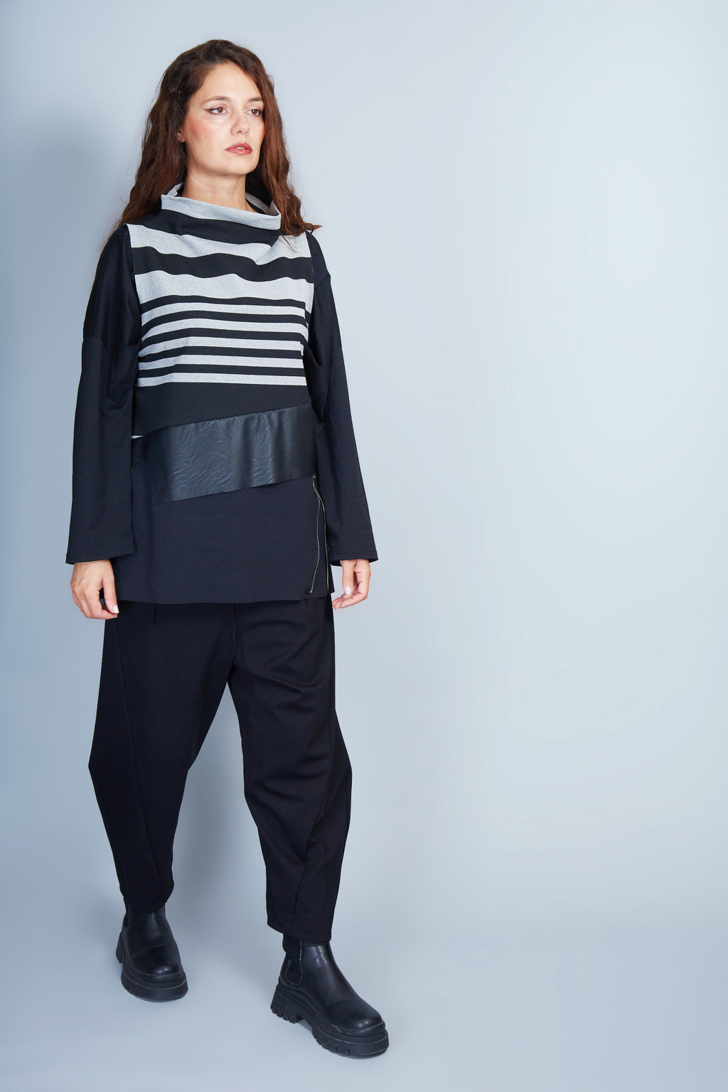 Chaleco Asimétrico Modelo Lorella Color Negro