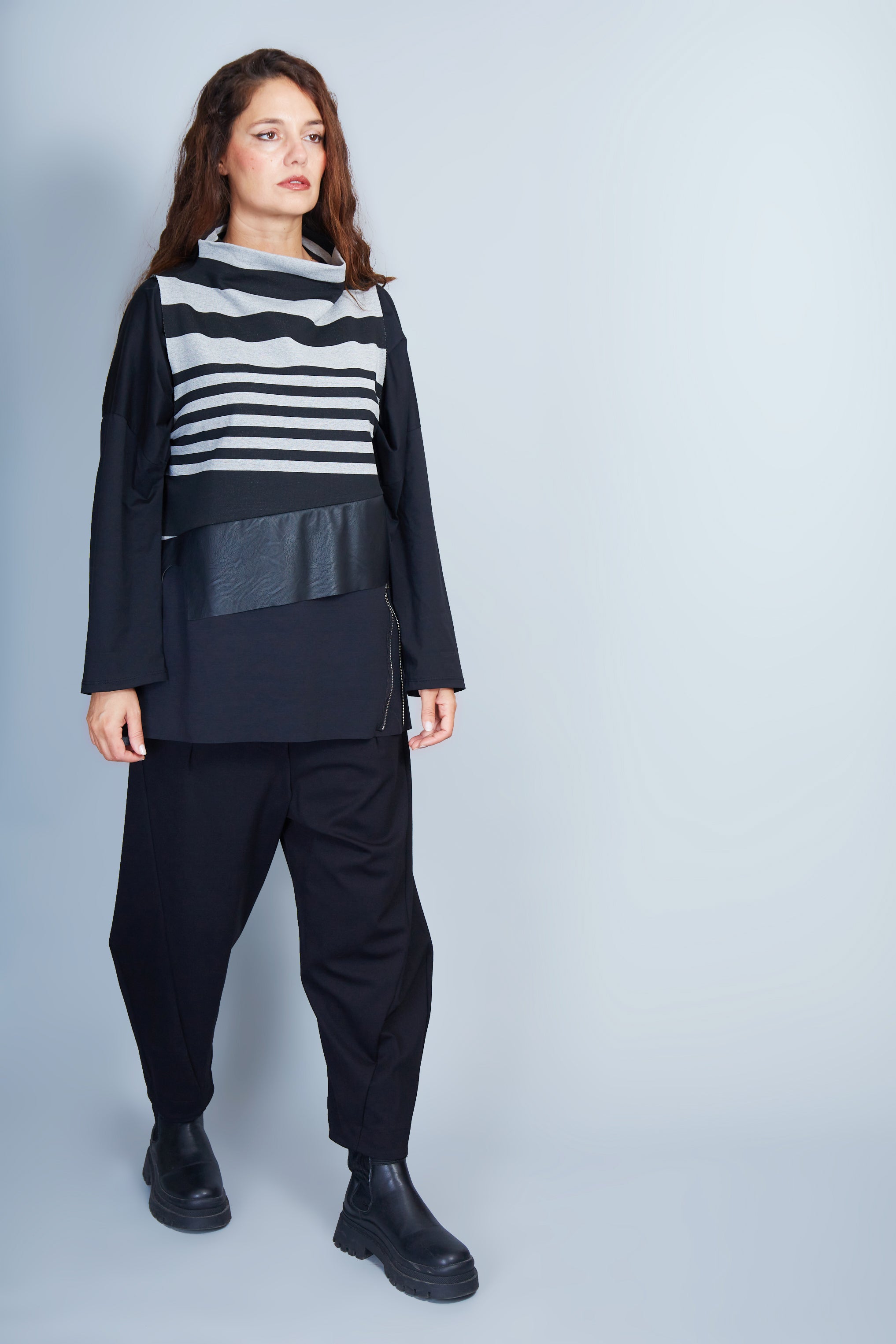 Chaleco Asimétrico Modelo Lorella Color Negro