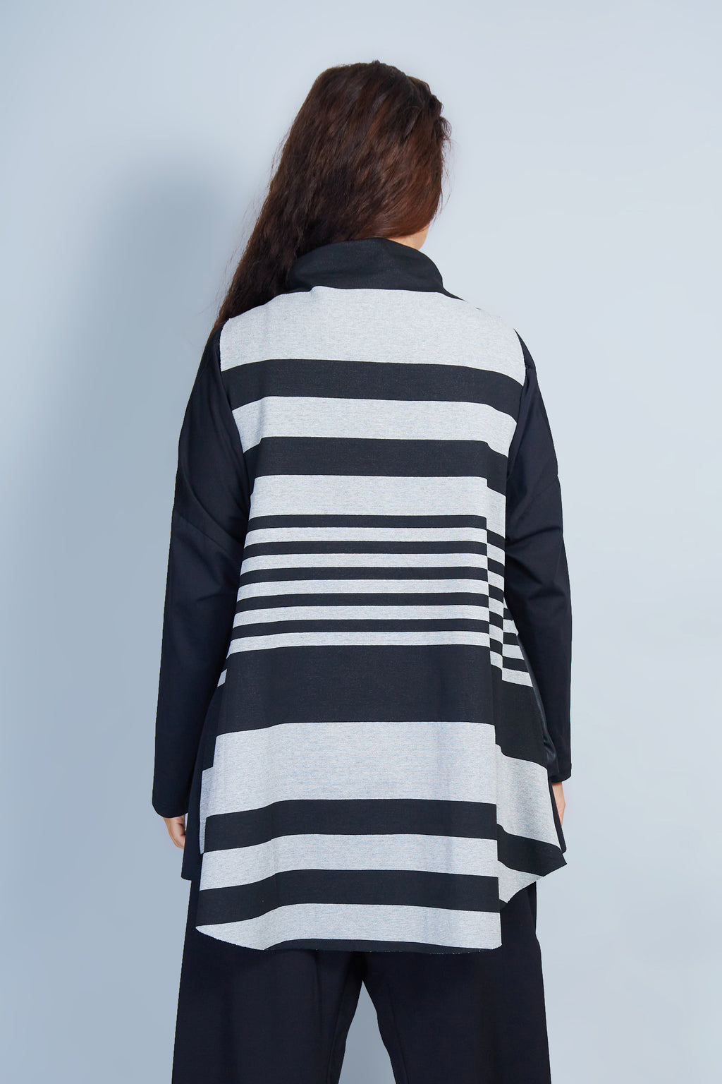 Chaleco Asimétrico Modelo Lorella Color Negro