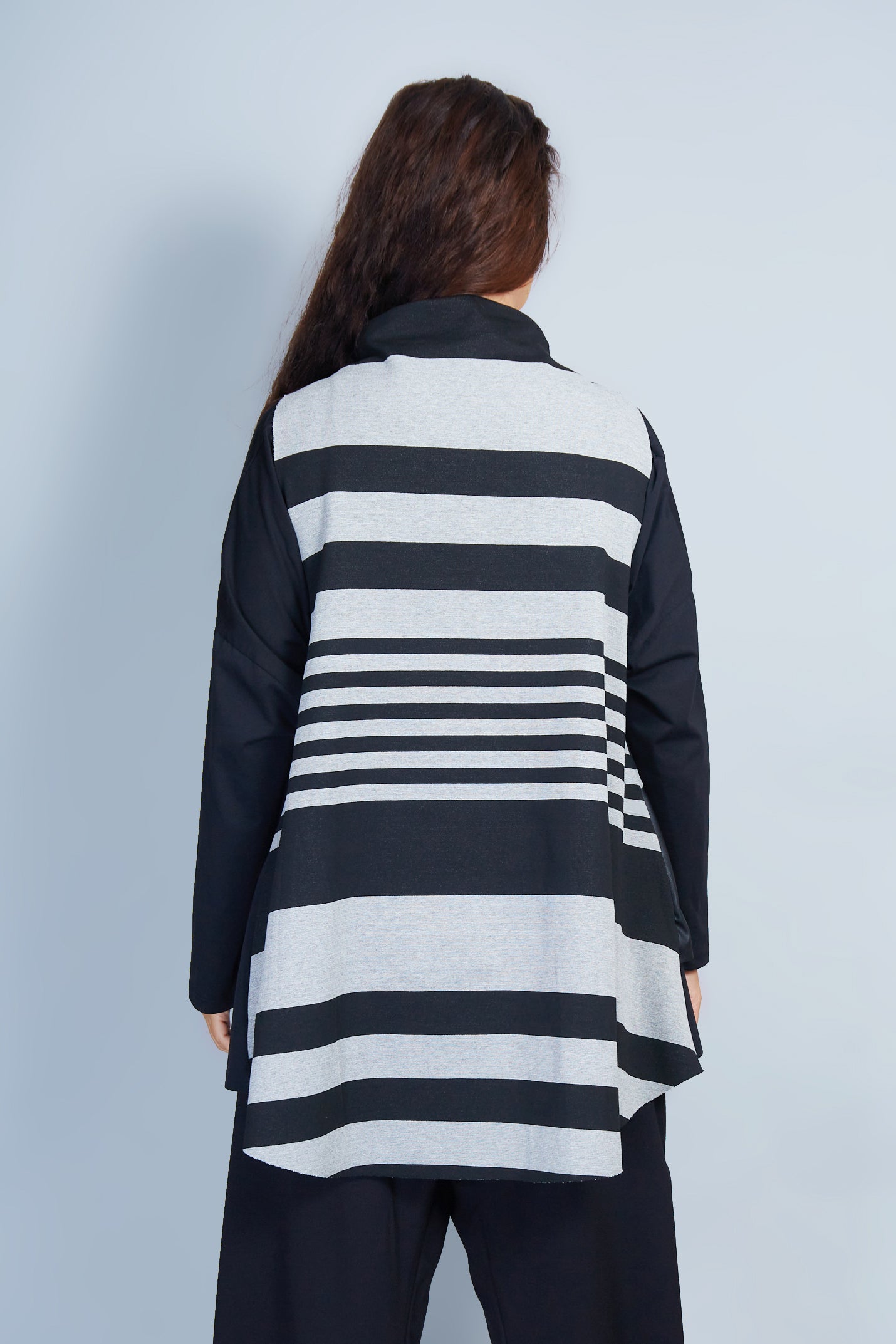 Chaleco Asimétrico Modelo Lorella Color Negro