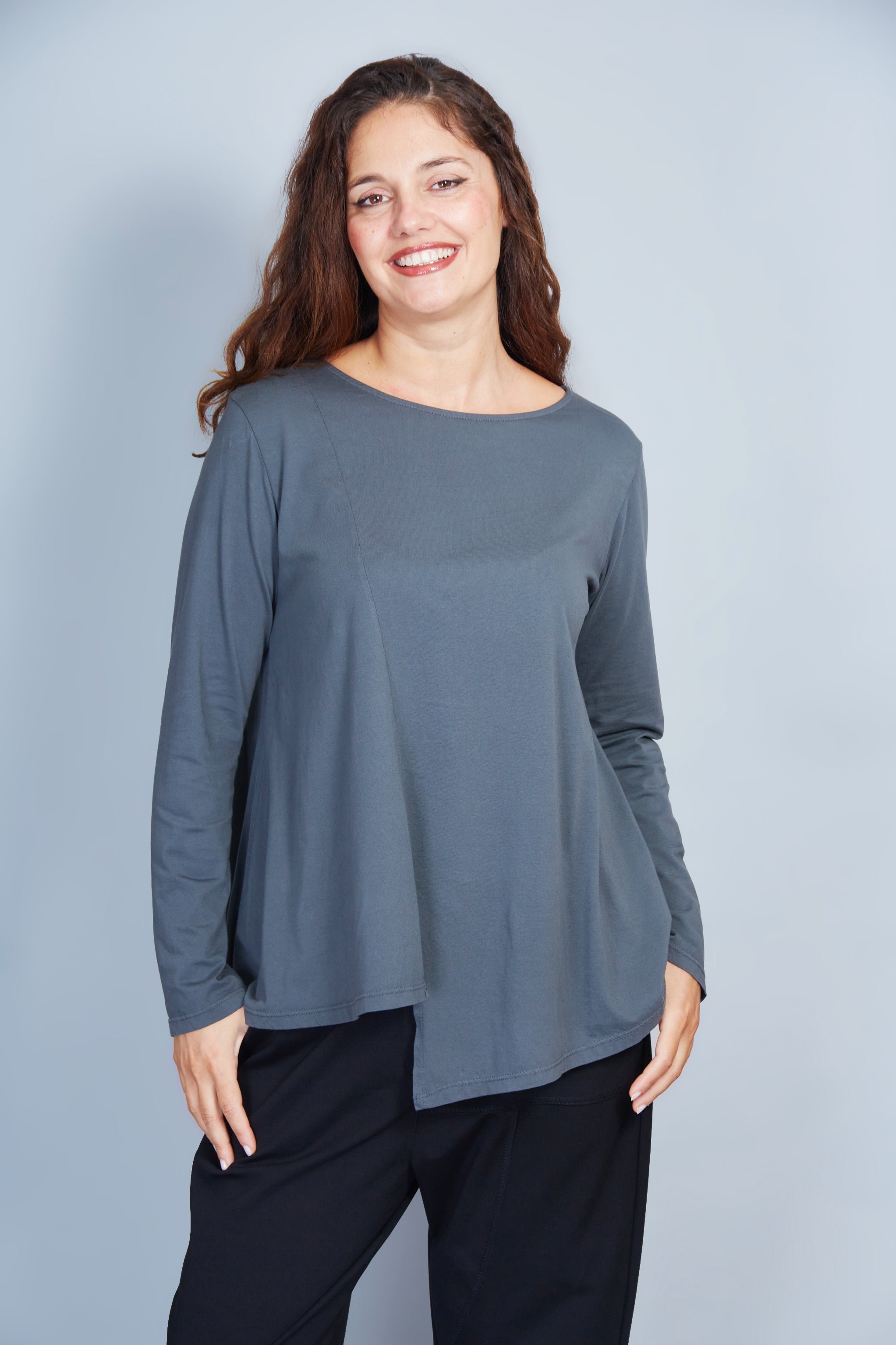 Camiseta Modelo Edurne Color Gris Oscuro