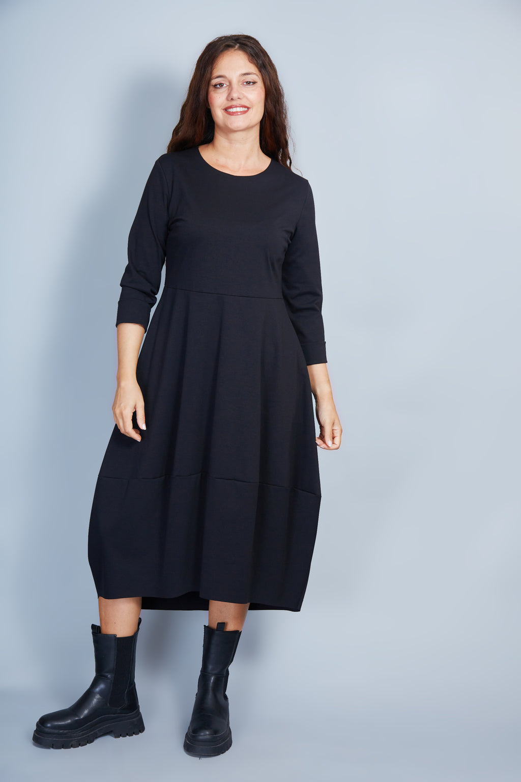 Vestido Modelo Nahir Color Negro