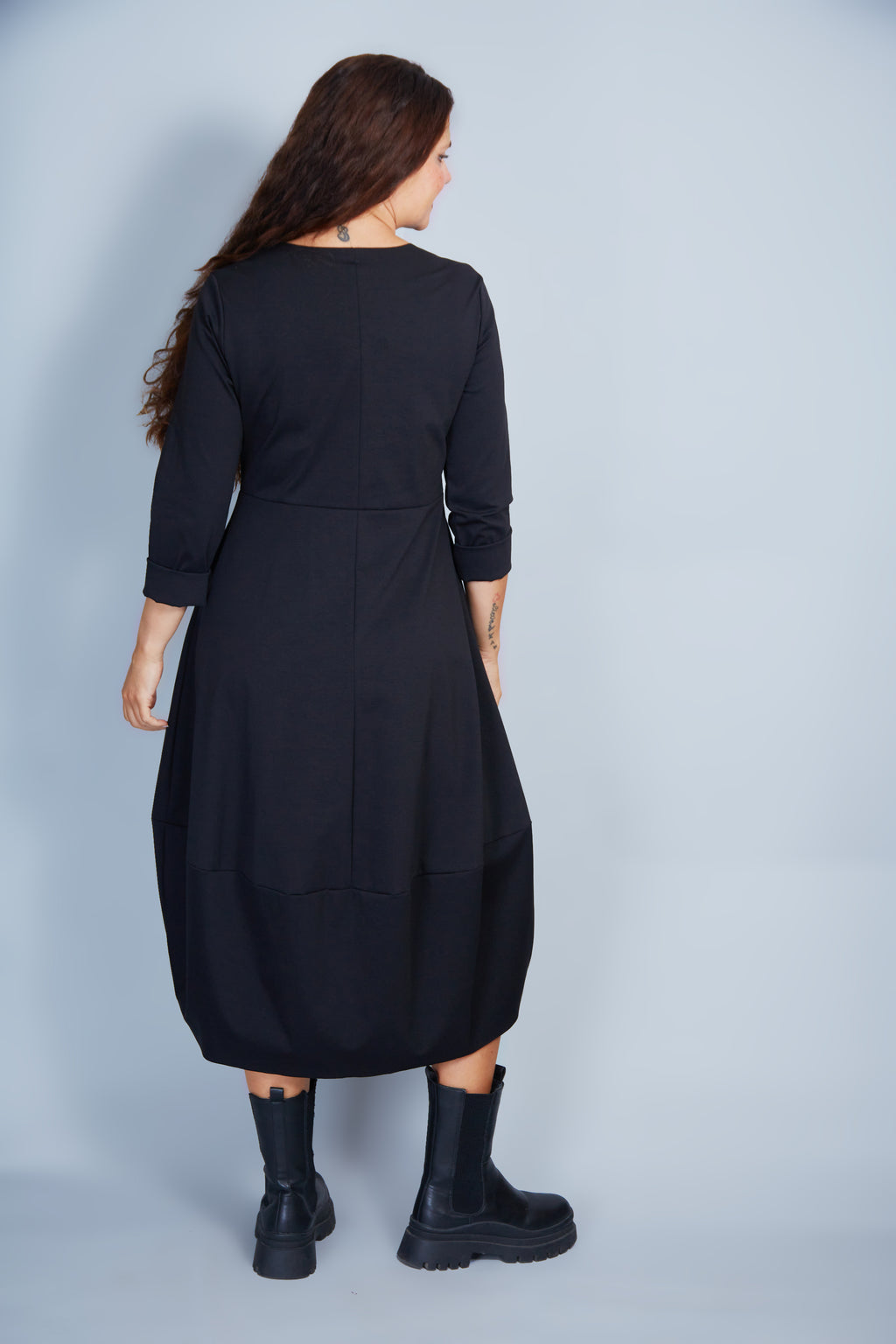 Vestido Modelo Nahir Color Negro