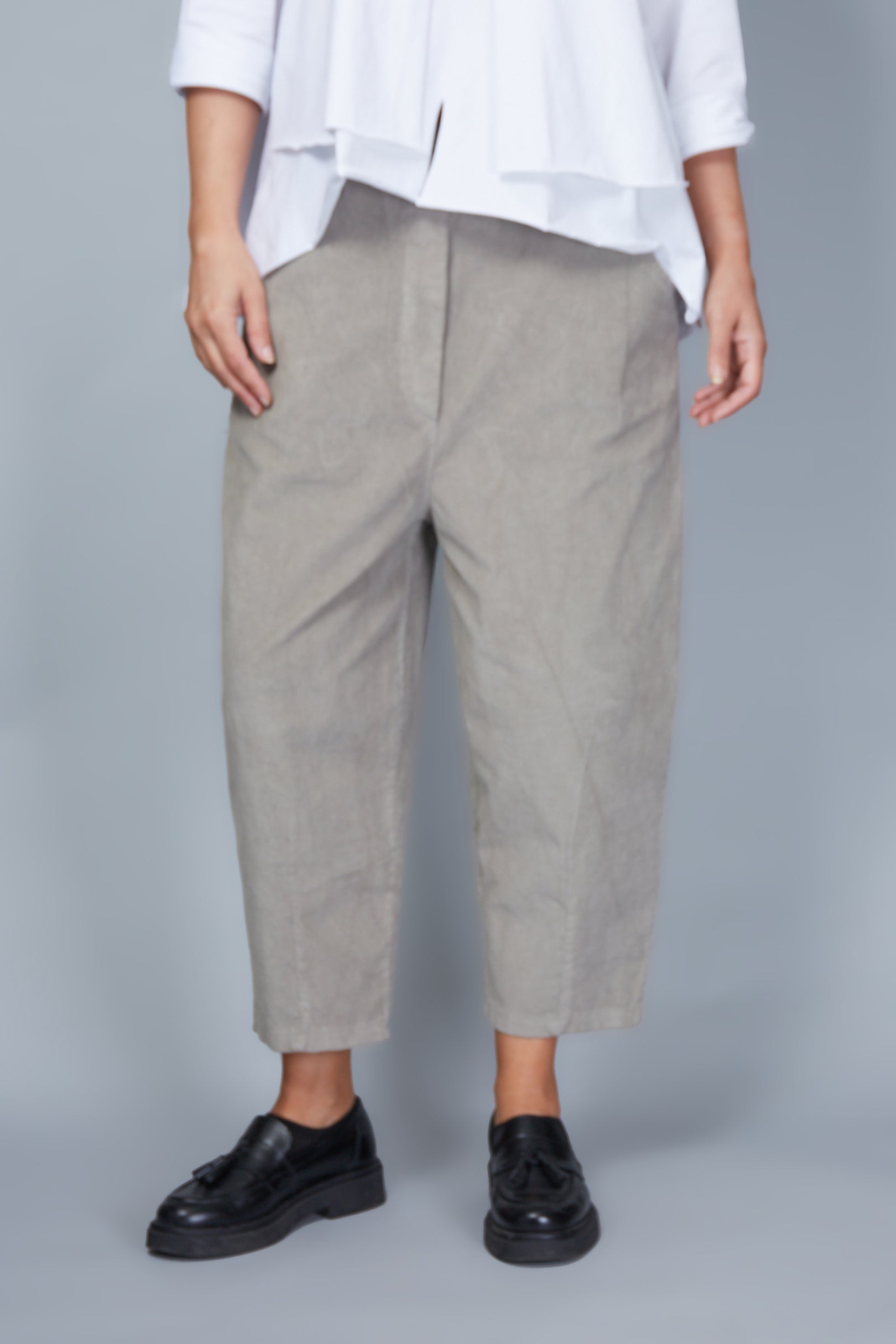 Pantalón Modelo Zamila Color Beige