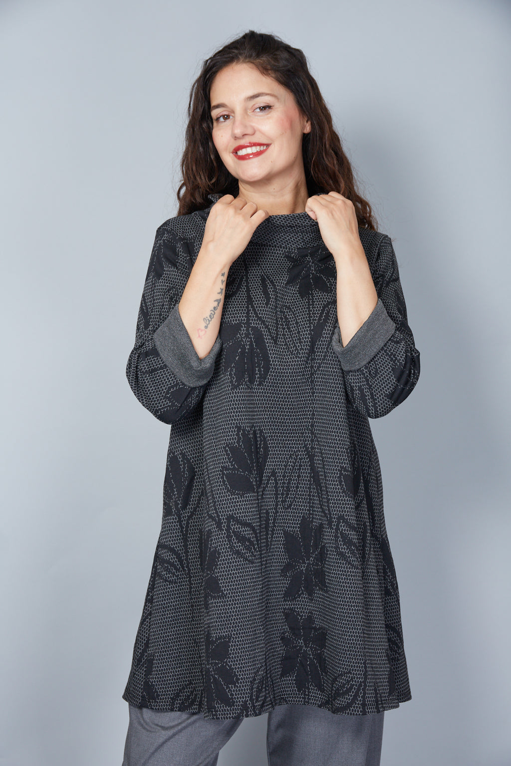 Vestido Modelo Jenevieve Color Negro/Gris