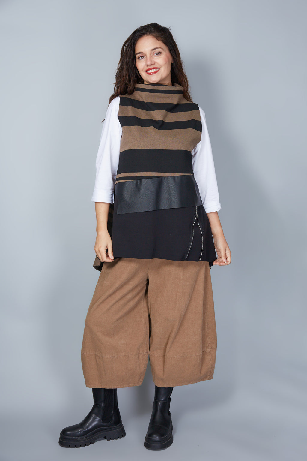 Chaleco Asimétrico Modelo Lorella Color Café