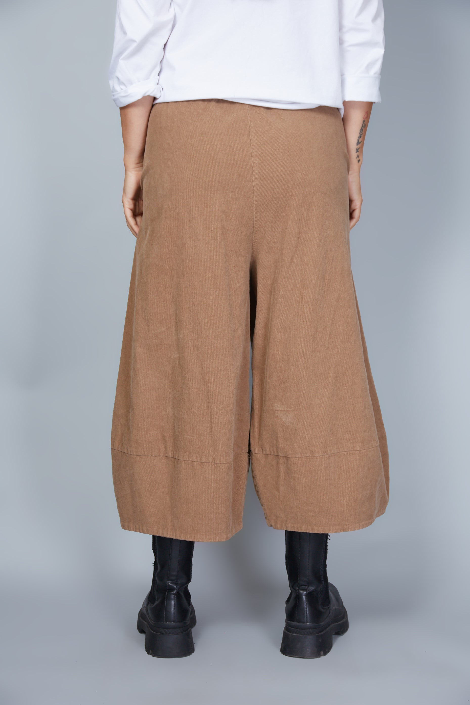 Pantalón Modelo Liana Color Arena