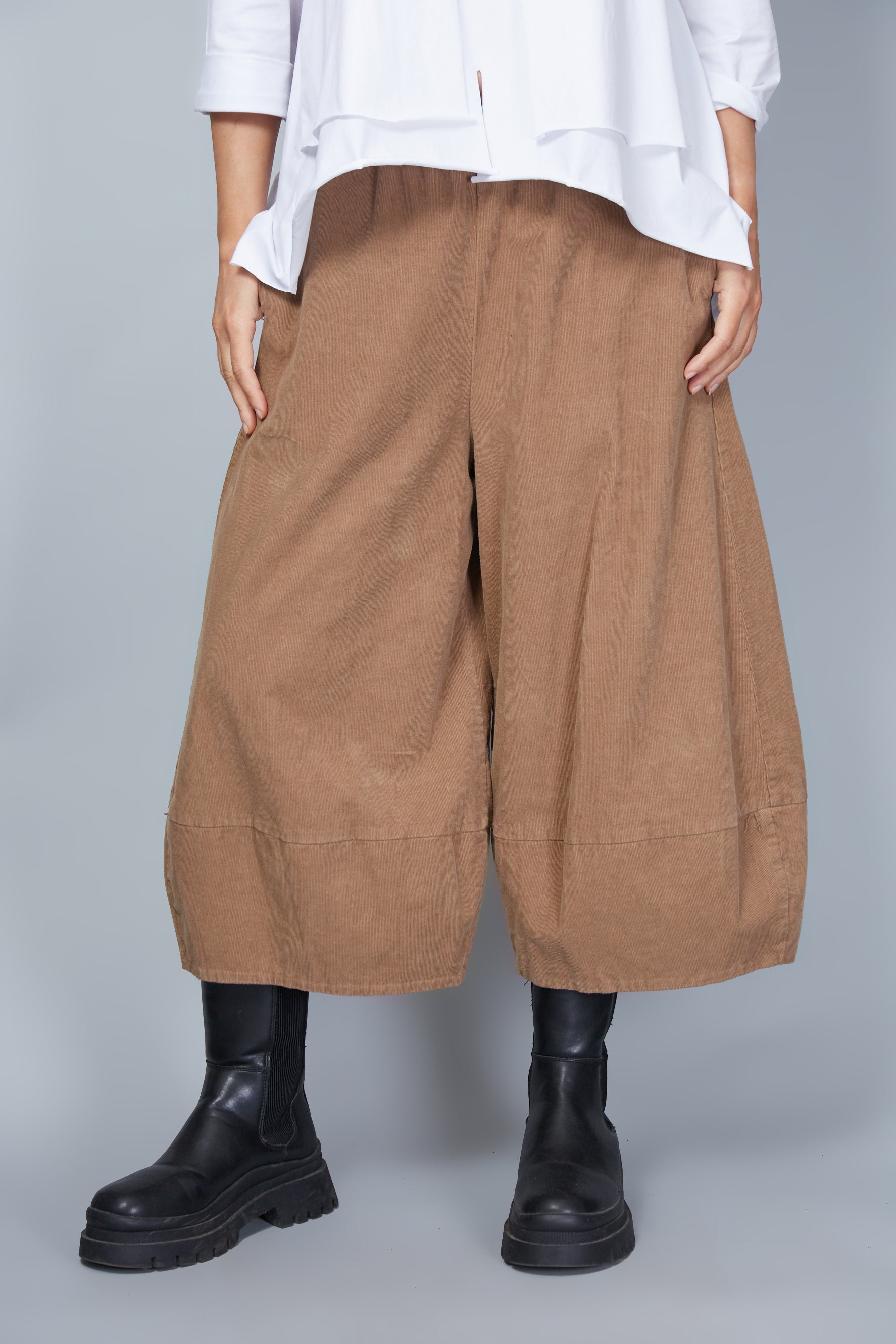 Pantalón Modelo Liana Color Arena