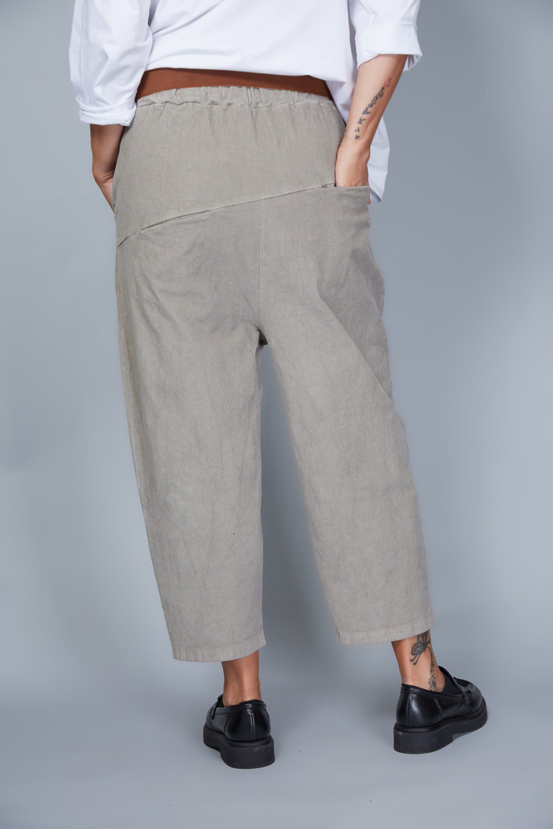 Pantalón Modelo Zamila Color Beige