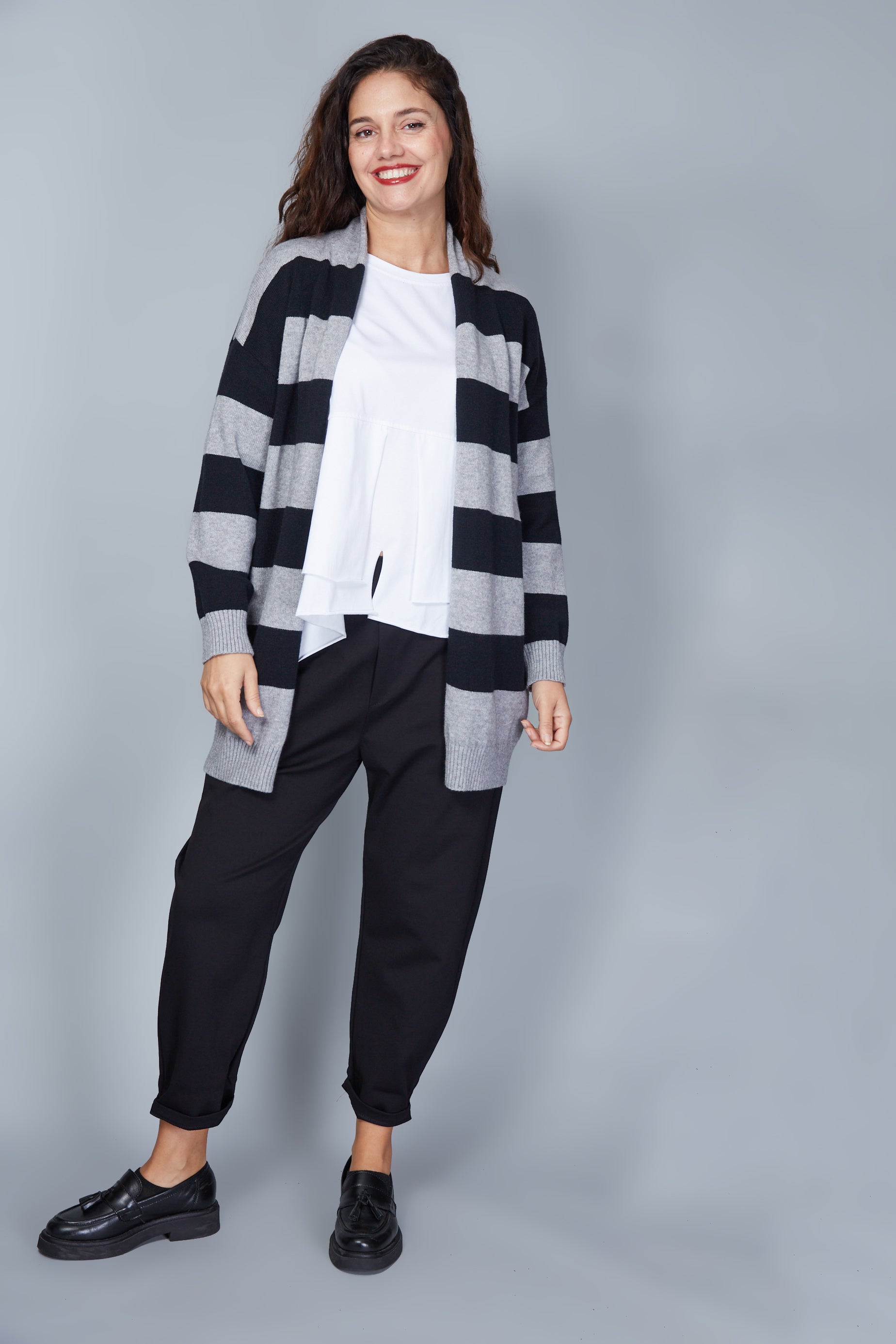 Cardigan Modelo Melania Color Negro/Gris